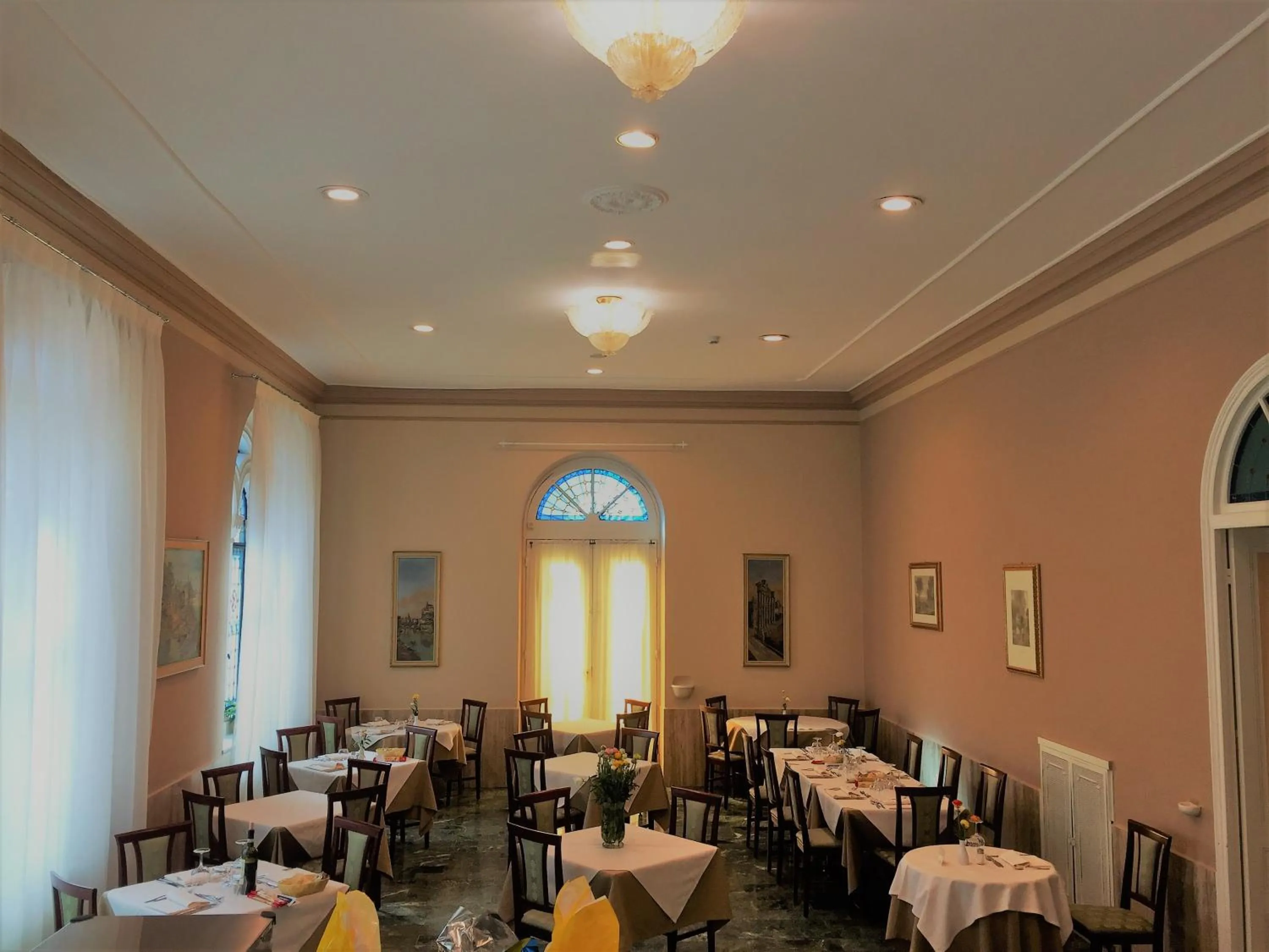 Restaurant/places to eat in Hotel Villa Sophia