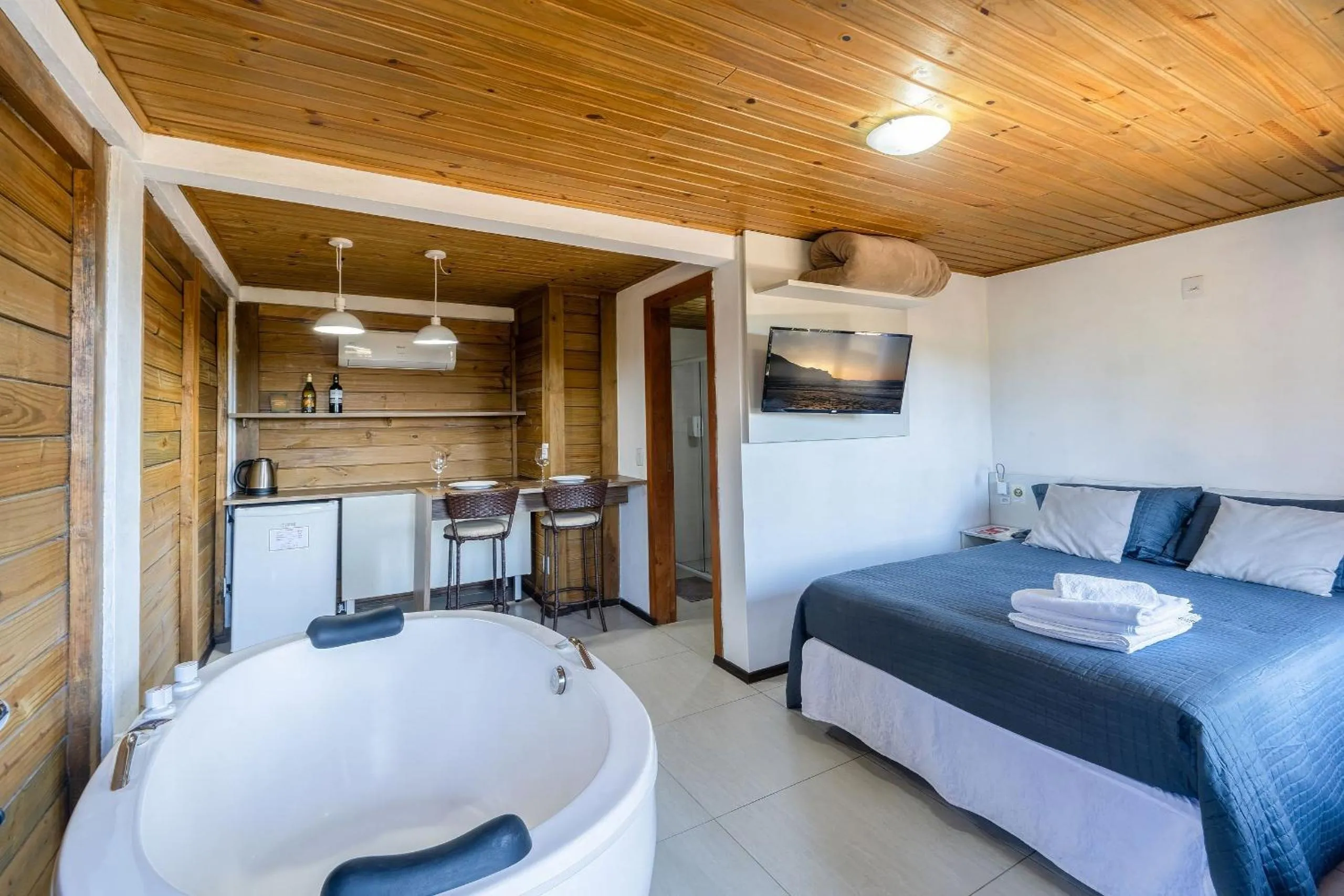 Hot Tub, Bed in Pousada Solar dos Lírios - Praia do Rosa