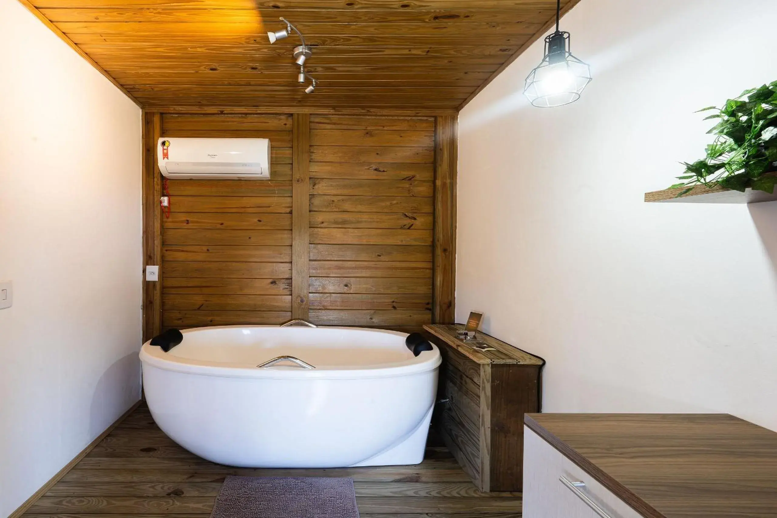 Suite with Hot Tub in Pousada Solar dos Lírios - Praia do Rosa Suite with Hot Tub in Pousada Solar dos Lírios - Praia do Rosa