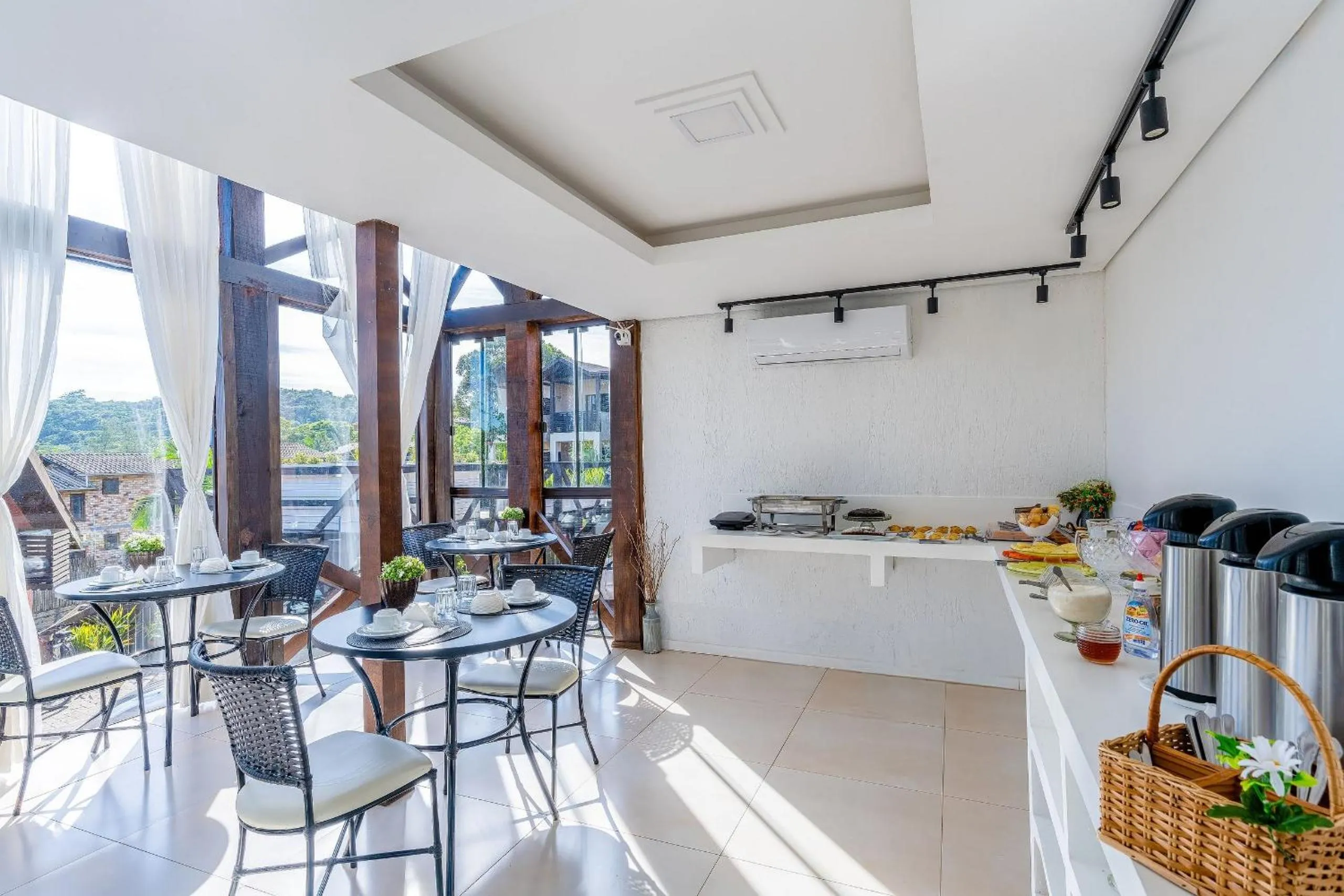 Breakfast in Pousada Solar dos Lírios - Praia do Rosa