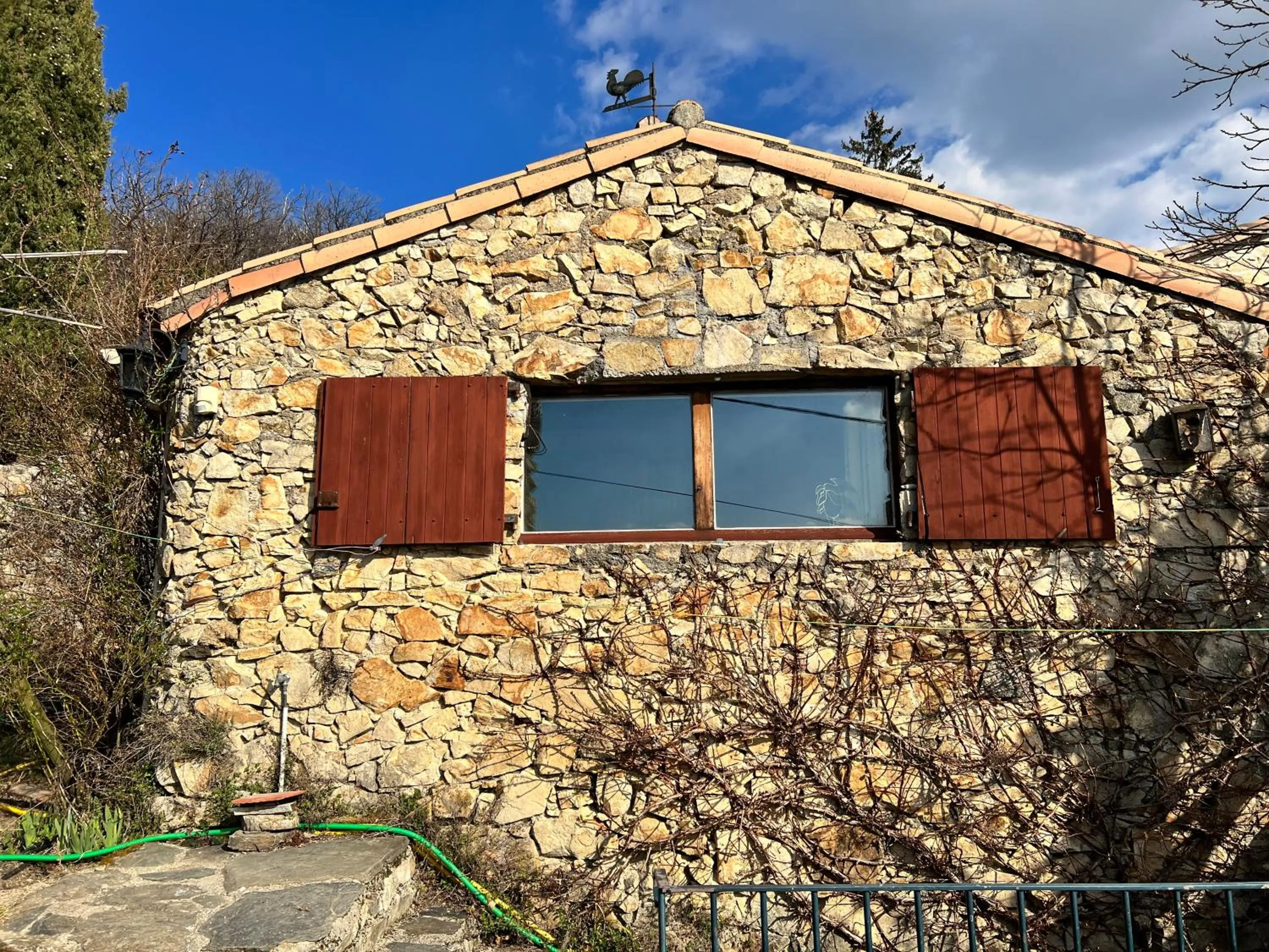 Property building in LES GITES D'ARDAILLERS