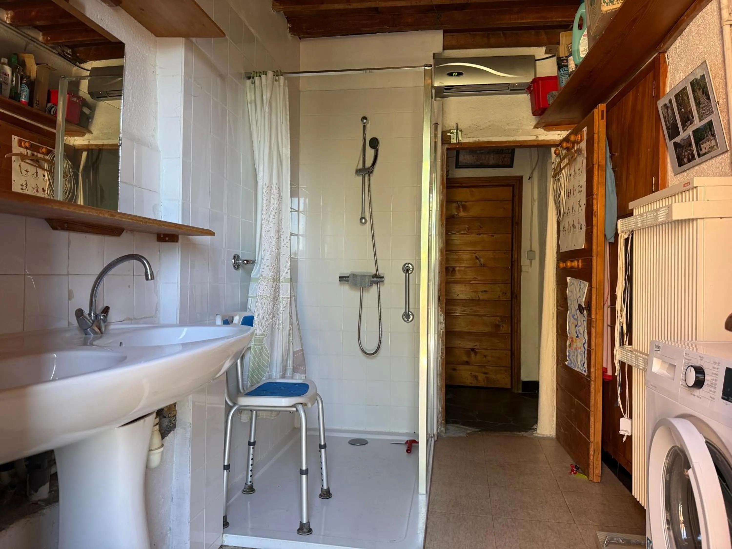 Bathroom in LES GITES D'ARDAILLERS