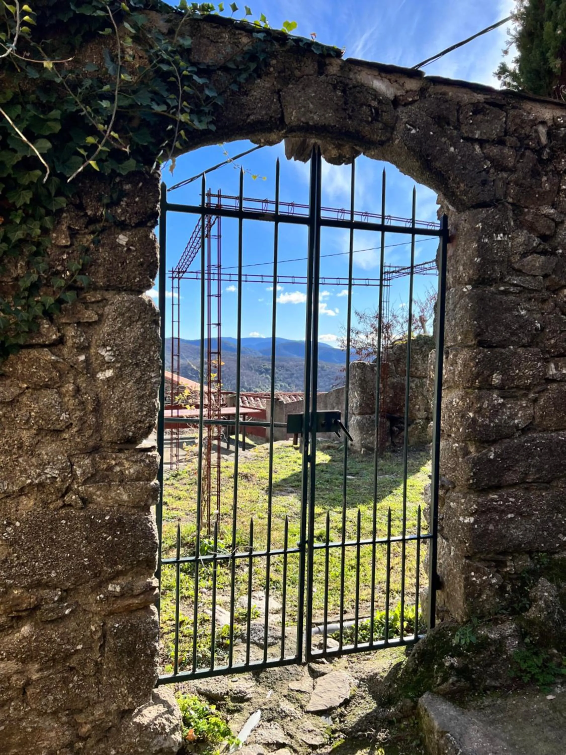 Garden in LES GITES D'ARDAILLERS