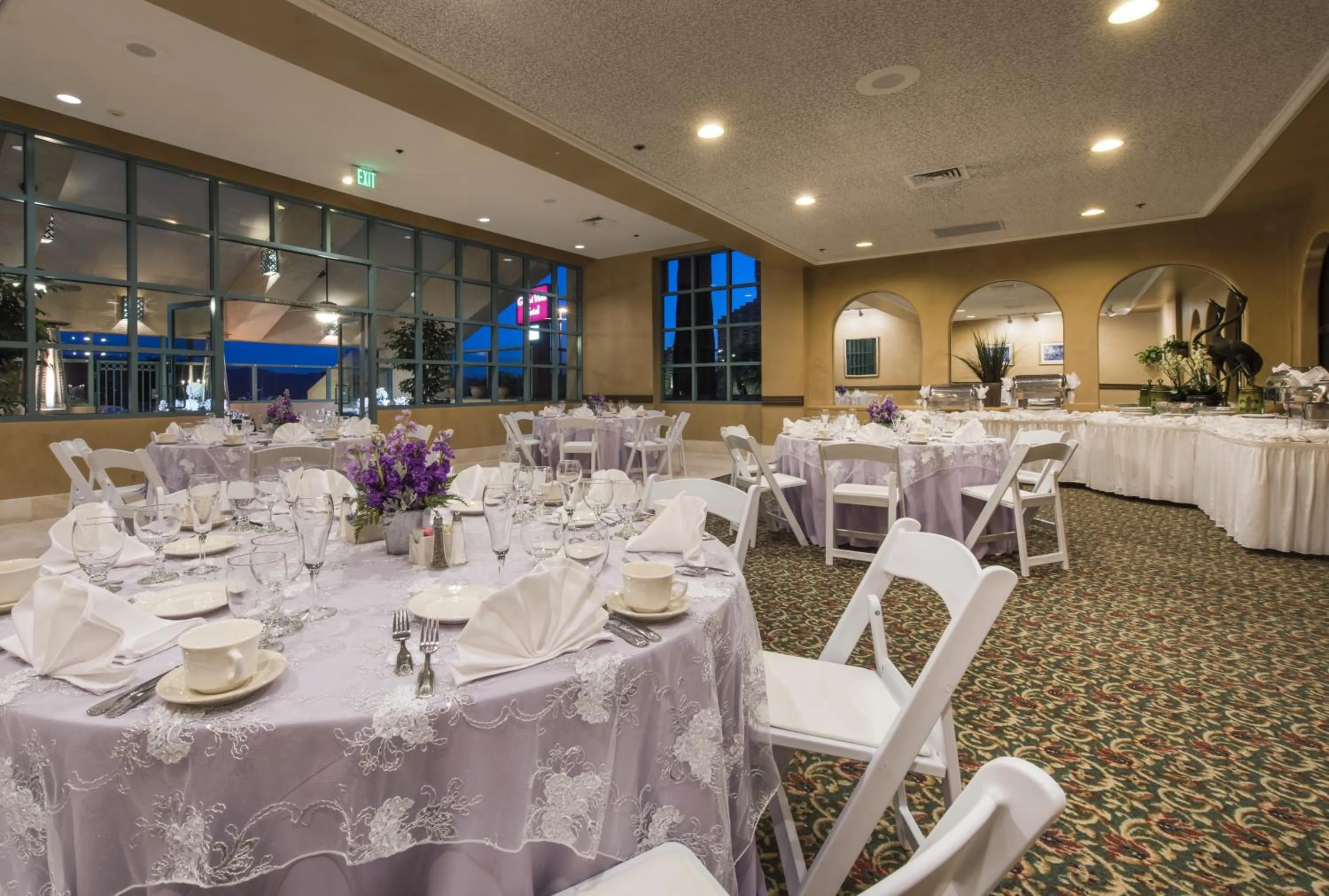 Restaurant/places to eat in Grand Vista Hotel