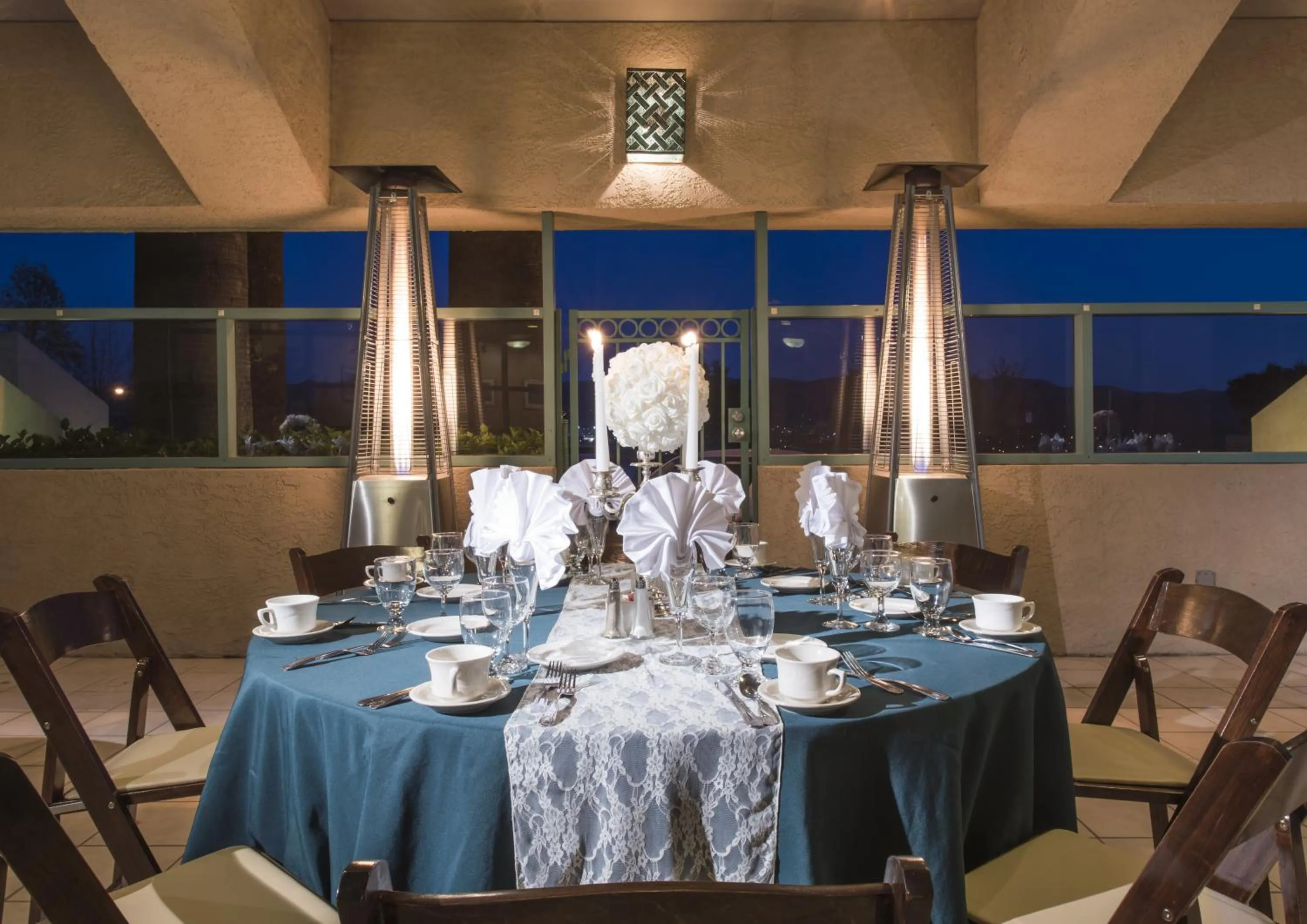 Restaurant/places to eat in Grand Vista Hotel