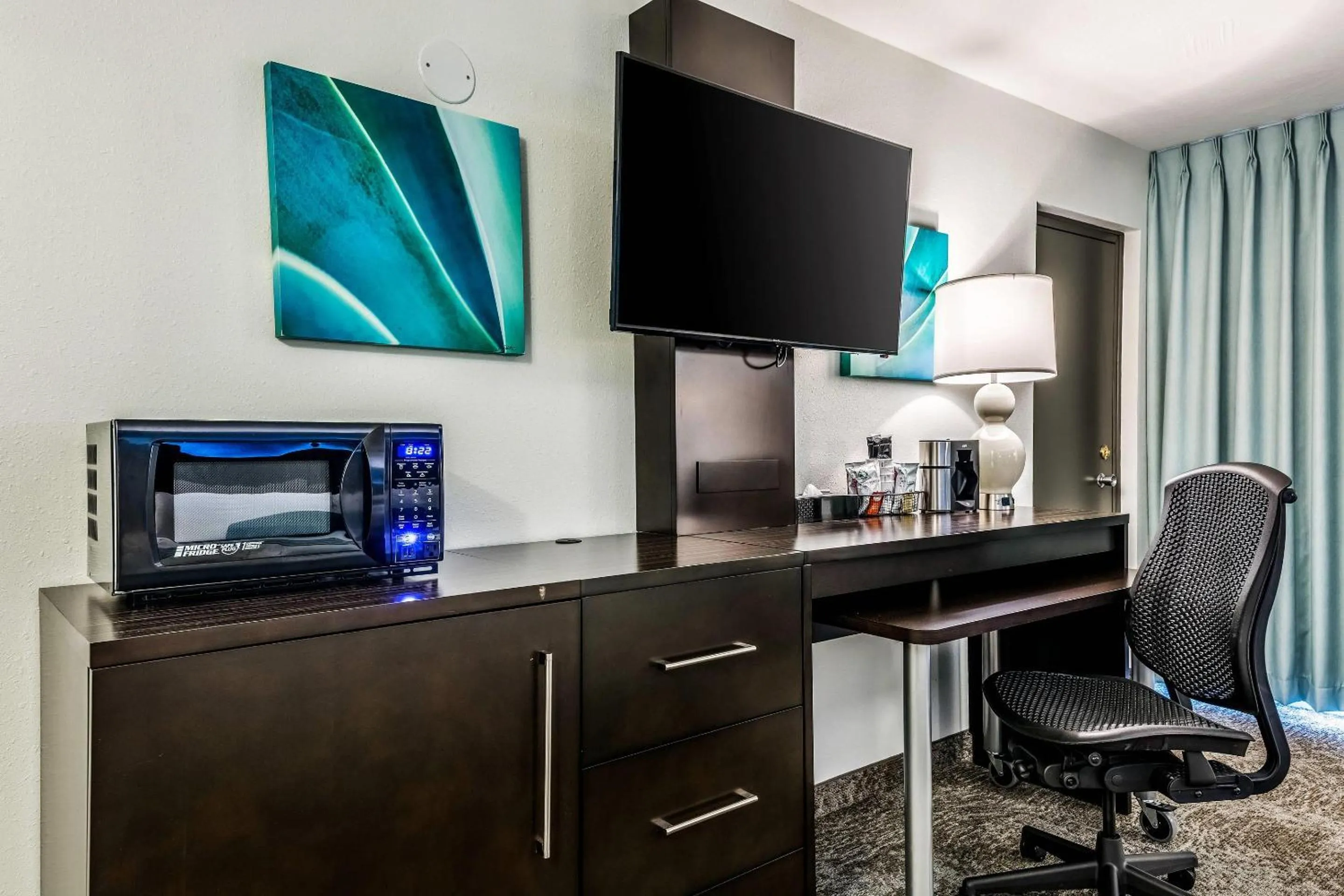 Bedroom in Oasis Hotel and Conv Center, an Ascend Collection Hotel