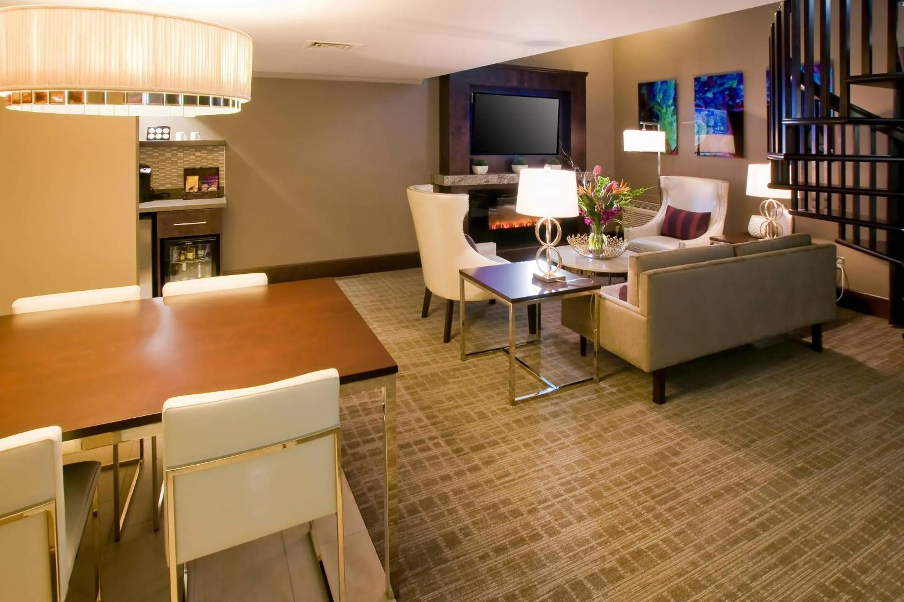 Bedroom in Oasis Hotel and Conv Center, an Ascend Collection Hotel