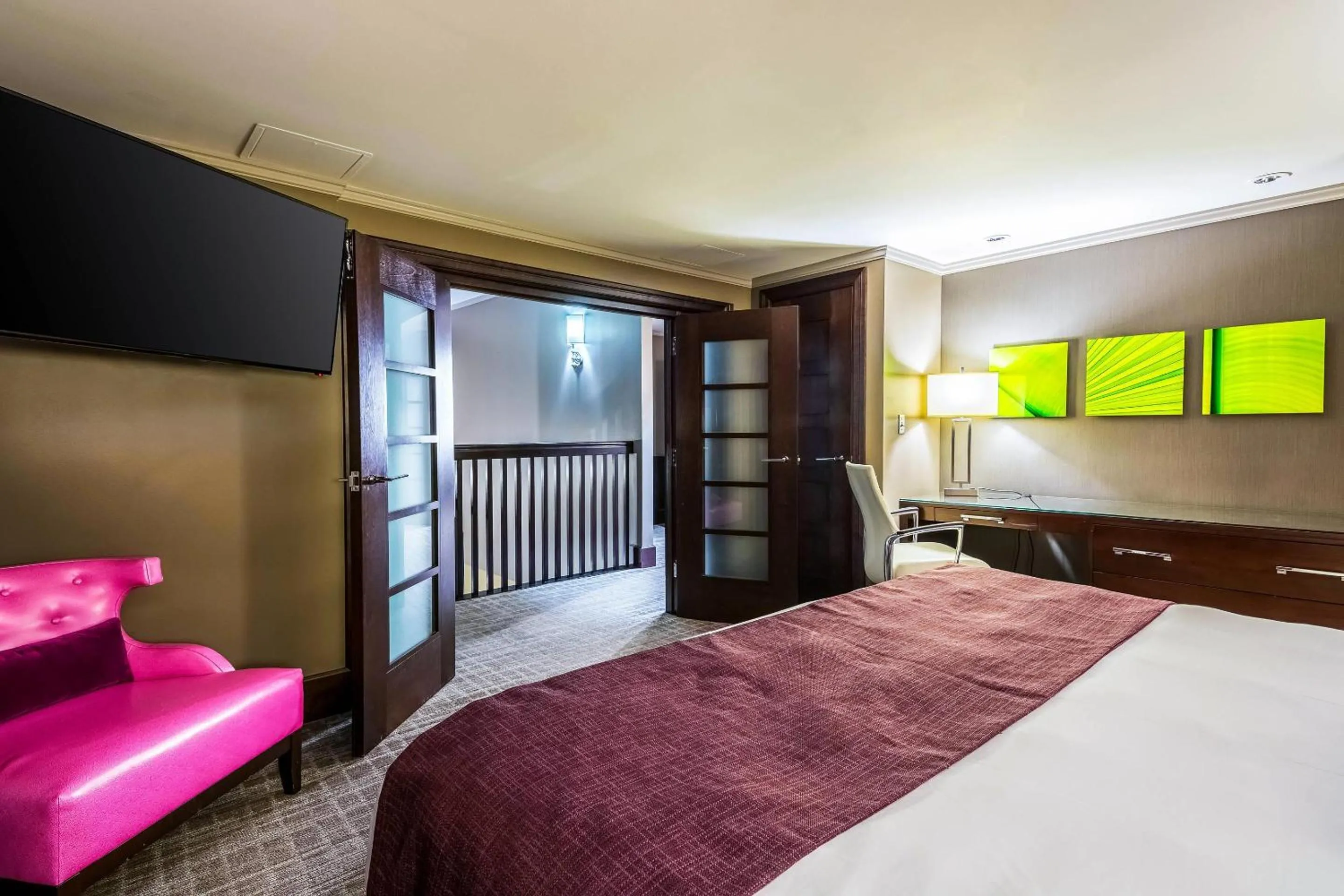 Bedroom, Bed in Oasis Hotel and Conv Center, an Ascend Collection Hotel