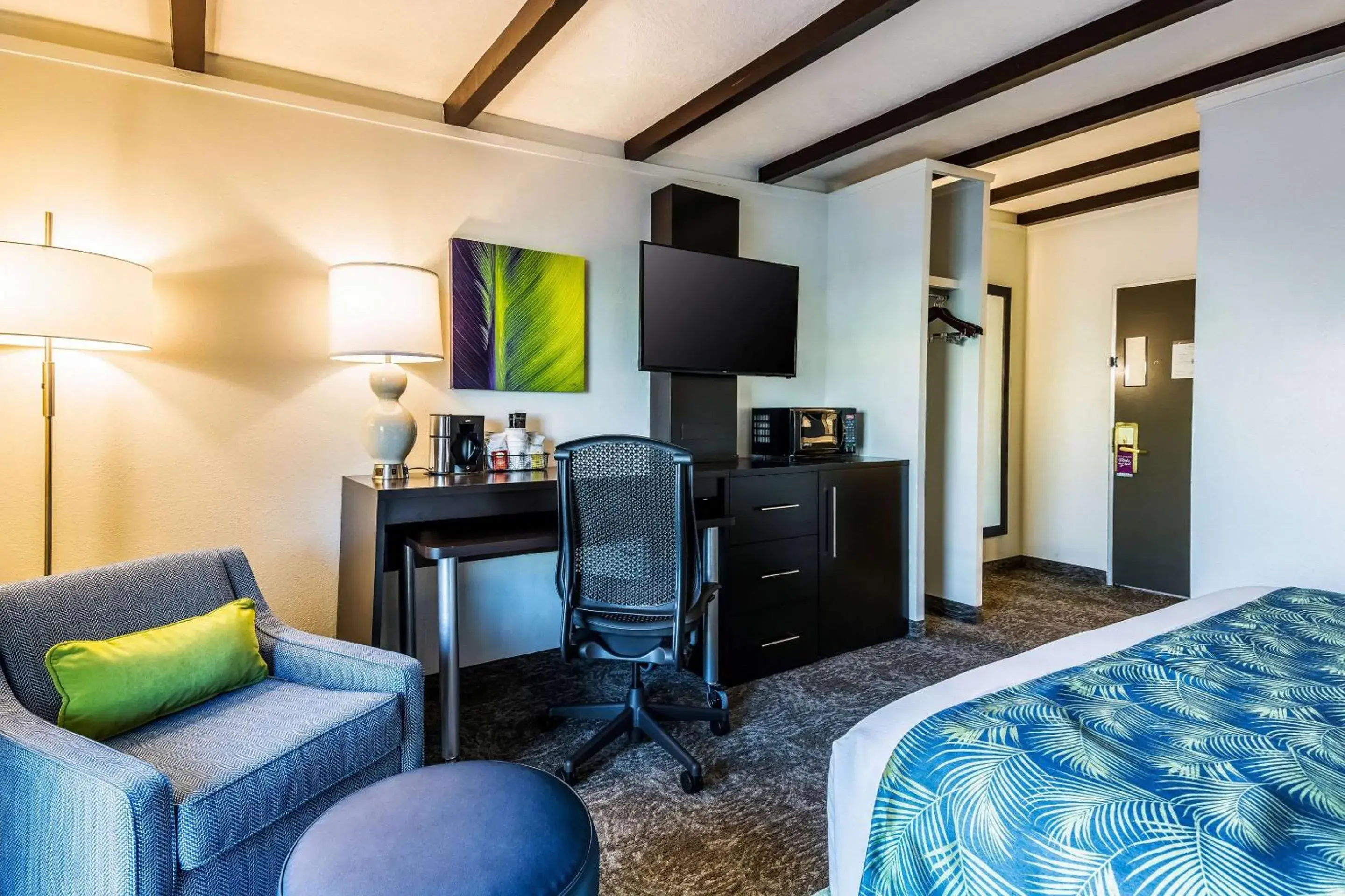 Bedroom, Bed in Oasis Hotel and Conv Center, an Ascend Collection Hotel Bedroom, Bed in Oasis Hotel and Conv Center, an Ascend Collection Hotel