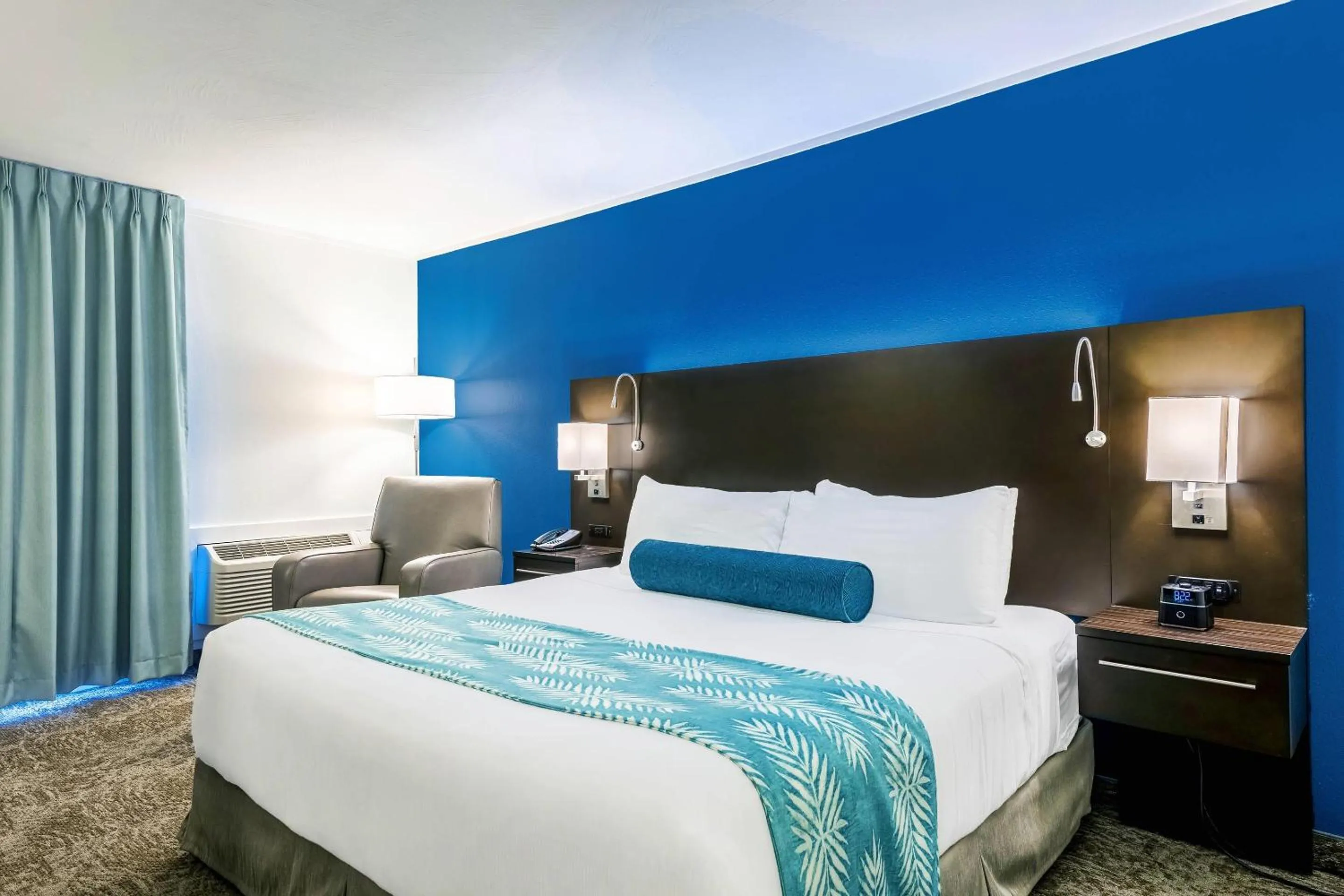 Bedroom, Bed in Oasis Hotel and Conv Center, an Ascend Collection Hotel