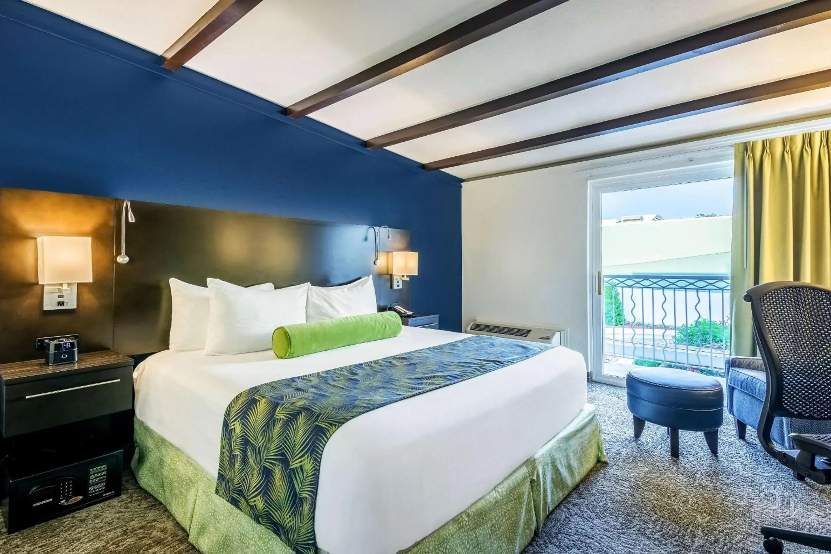 Bedroom, Bed in Oasis Hotel and Conv Center, an Ascend Collection Hotel Bedroom, Bed in Oasis Hotel and Conv Center, an Ascend Collection Hotel