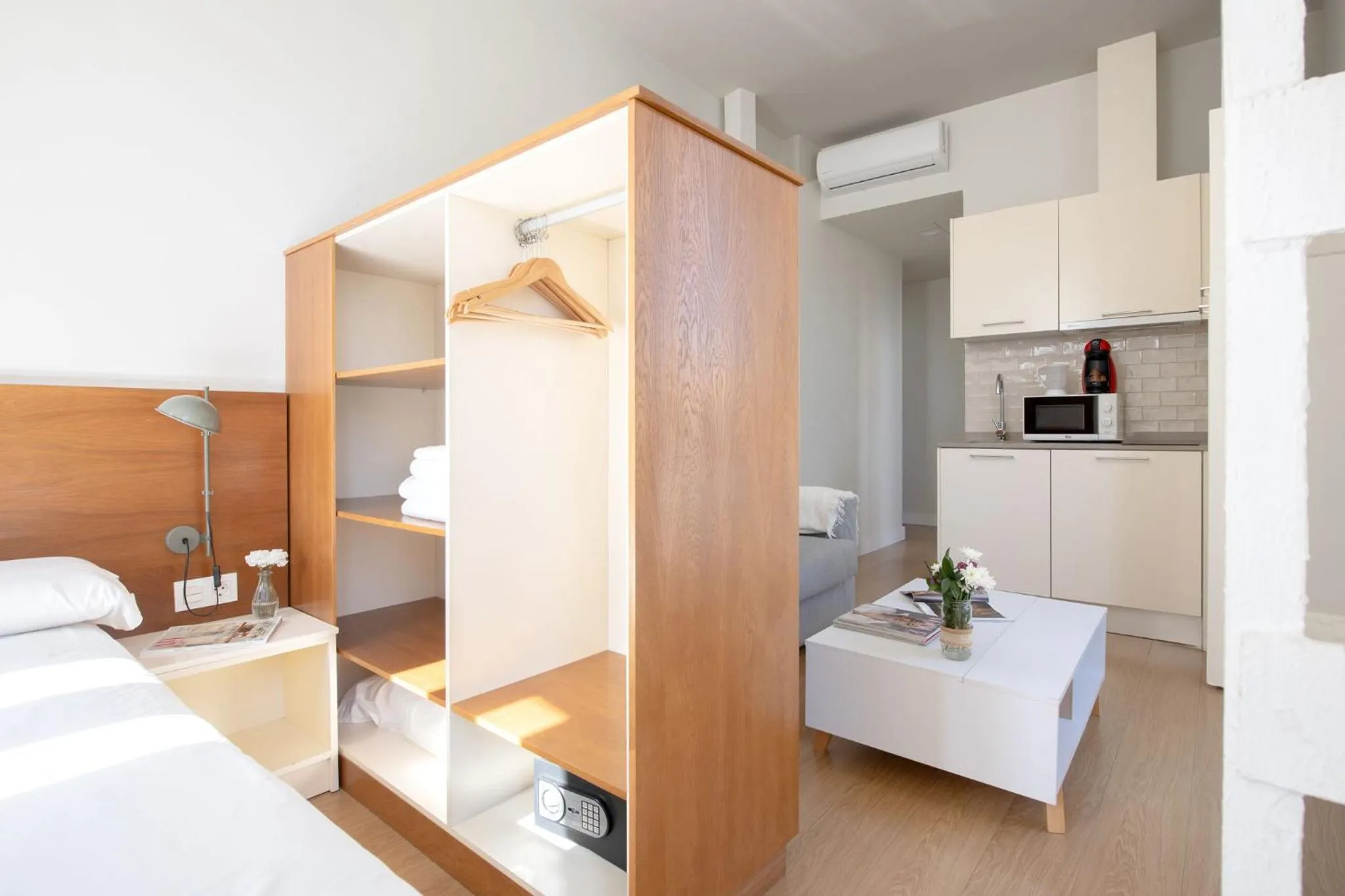 Photo of the whole room, Bed in Ópera Apartments Alameda