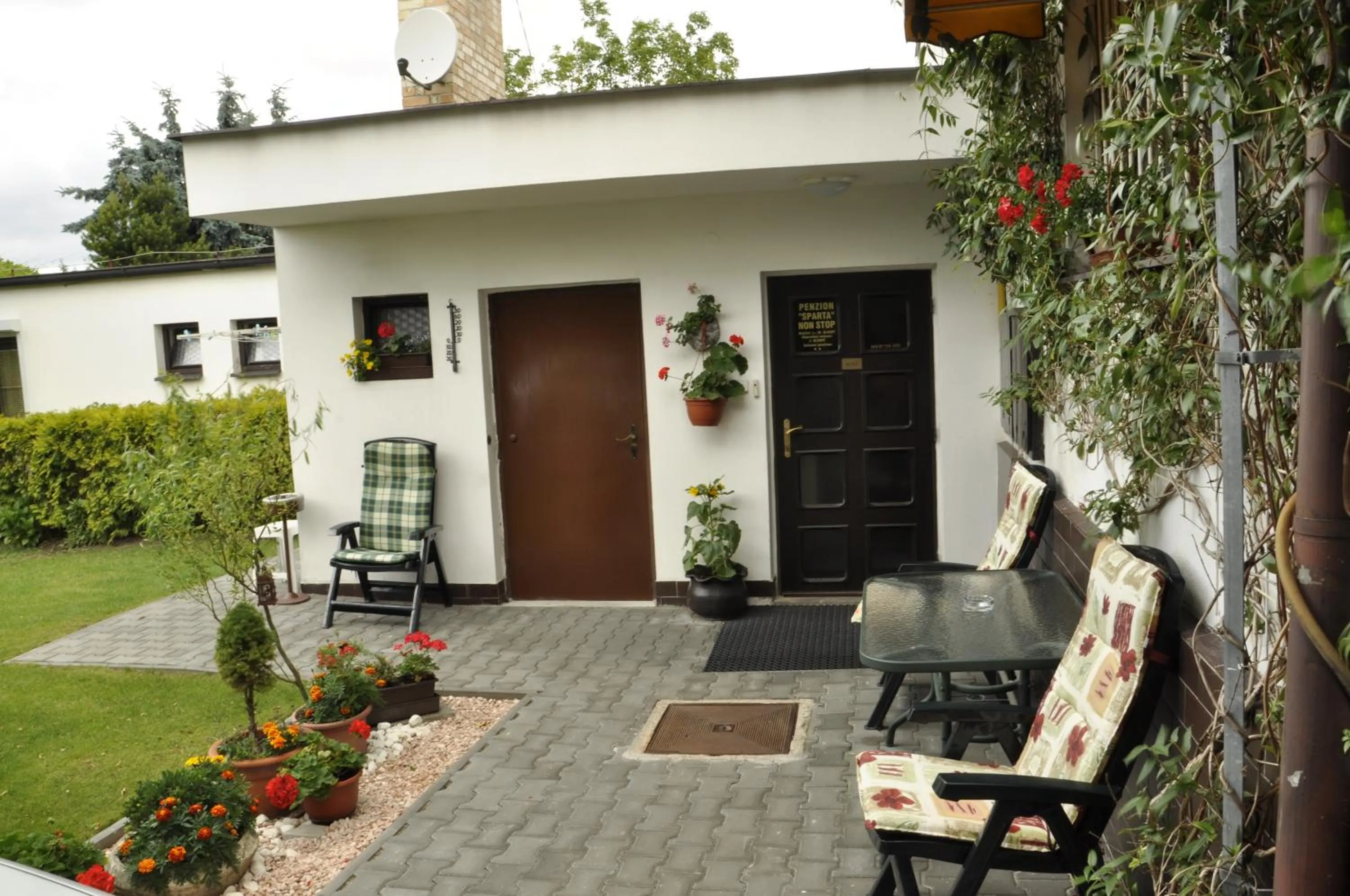 Facade/entrance in Pension Sparta