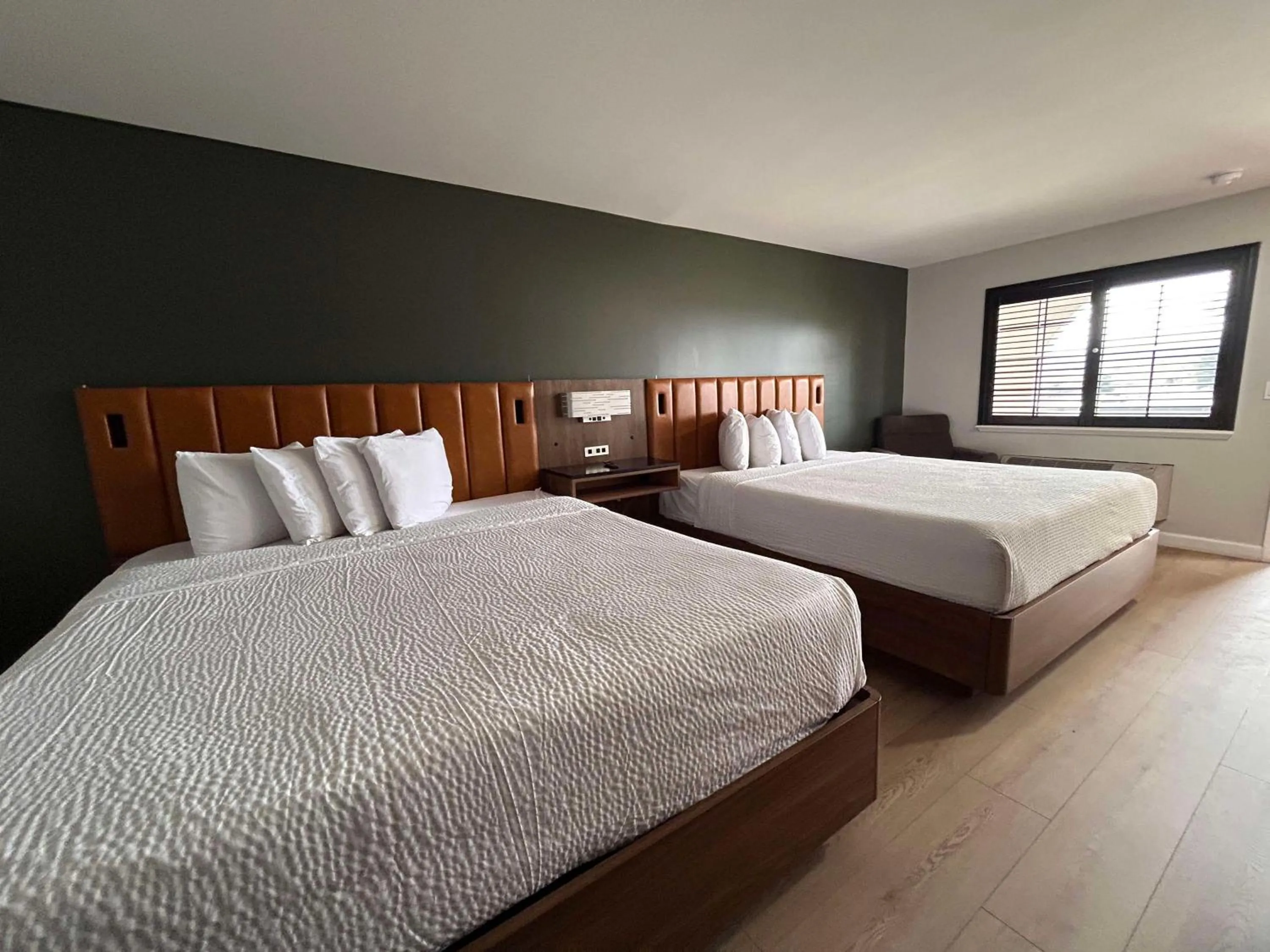 Bedroom, Bed in SureStay by Best Western Morgan Hill