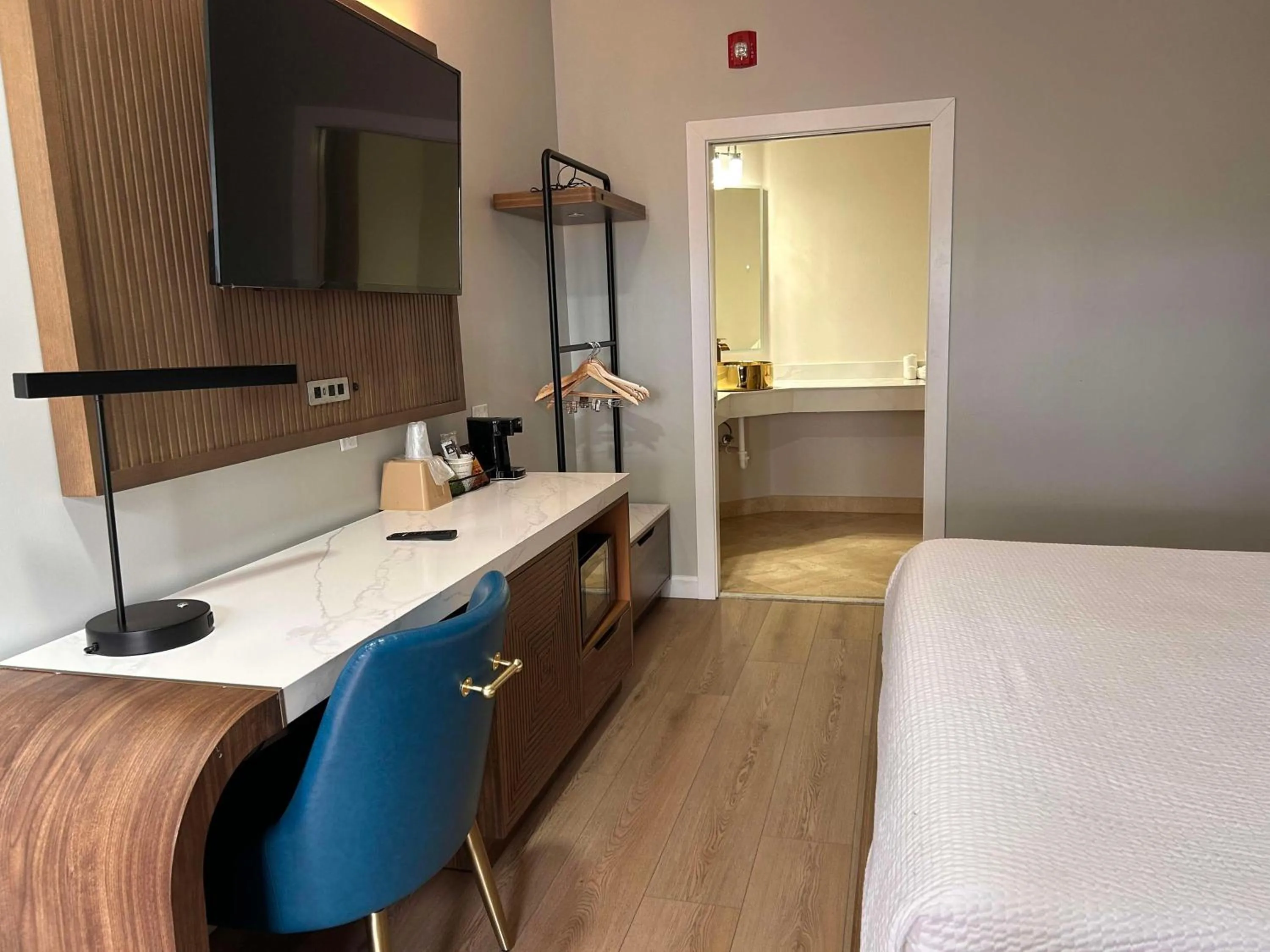 Bedroom, Bed in SureStay by Best Western Morgan Hill