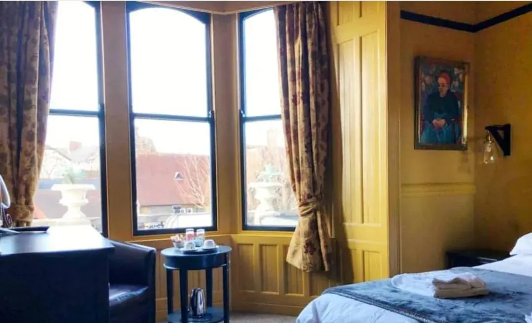 Bed in Glendale Hotel Bed in Glendale Hotel