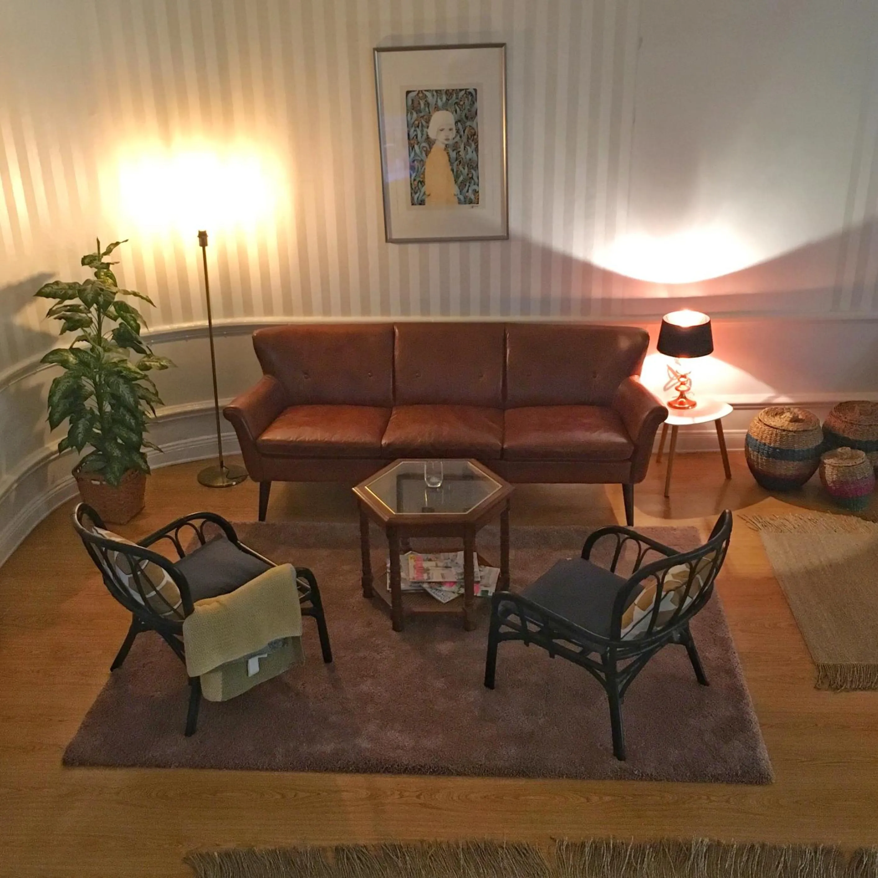 Communal lounge/ TV room in Morris Hotel