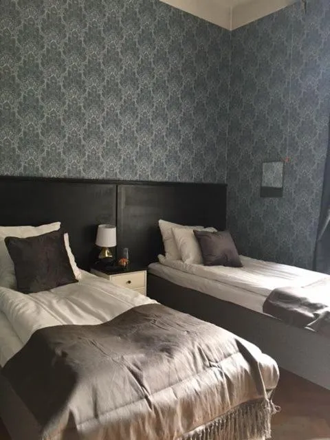 Bedroom, Bed in Morris Hotel