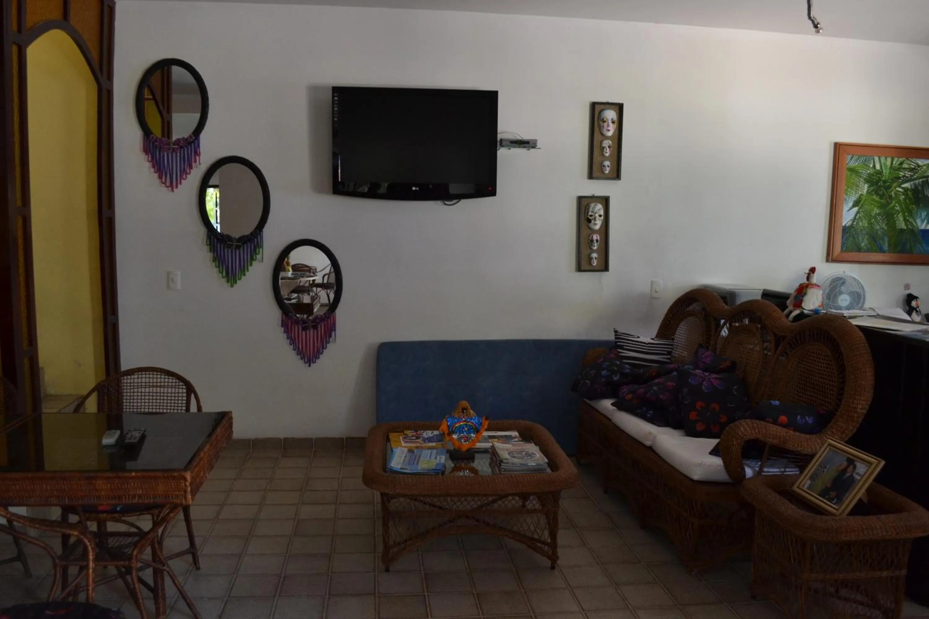 Communal lounge/ TV room in Pousada Morada Azul