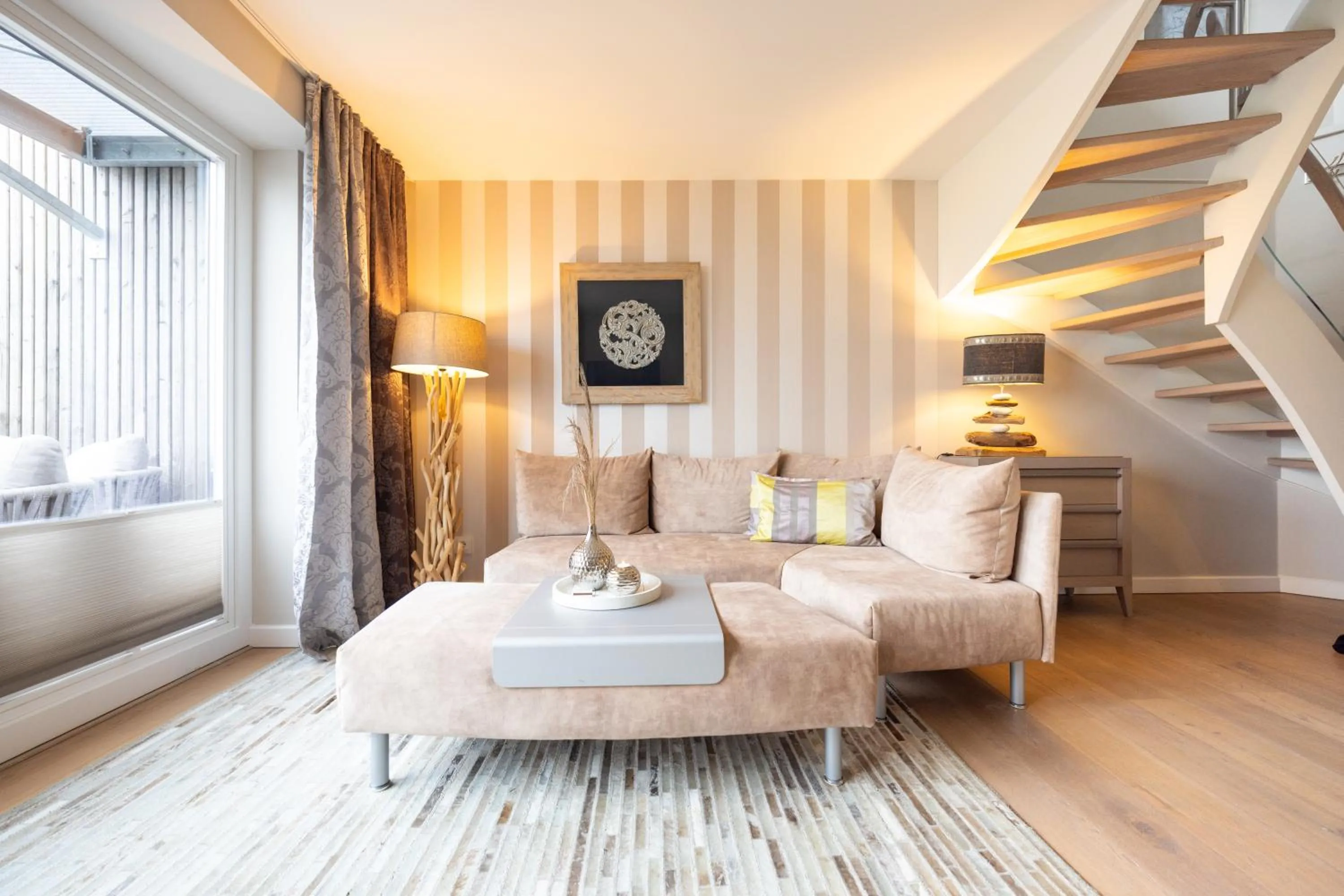 Living room, Bed in Hotel STRAND am Königshafen