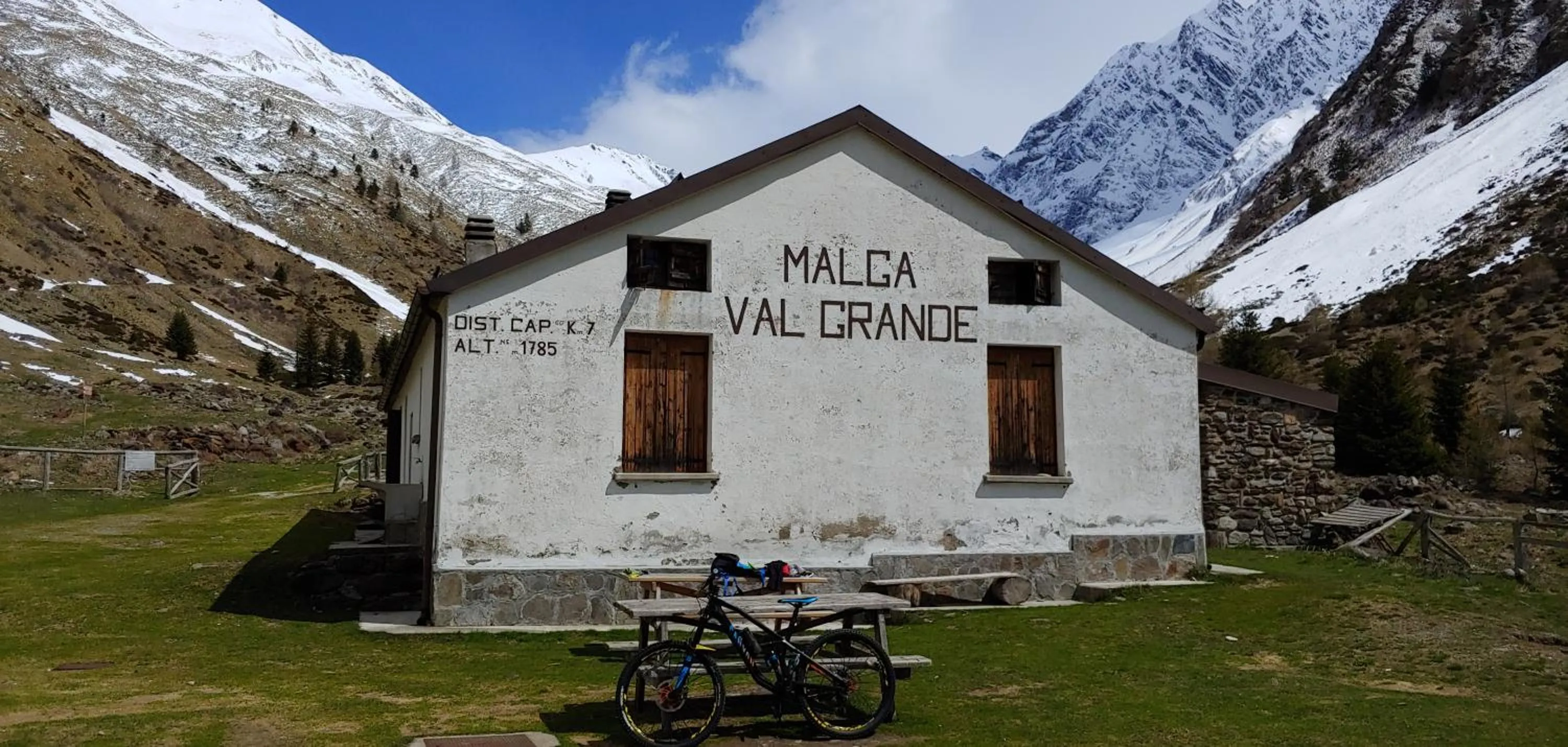 Hiking in Villa Elisa