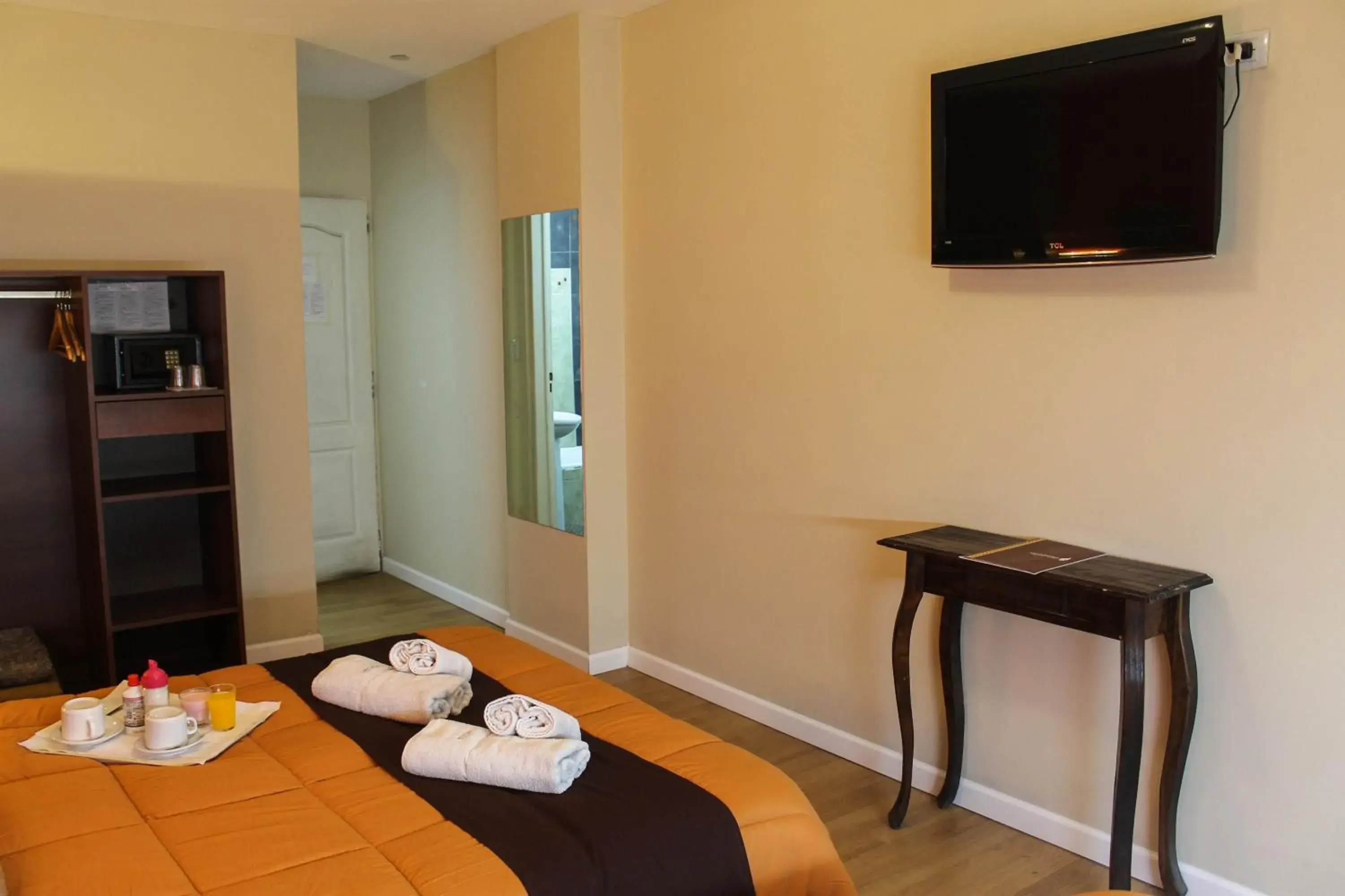 Photo of the whole room, Bed in Savannah Cordoba Hotel Photo of the whole room, Bed in Savannah Cordoba Hotel