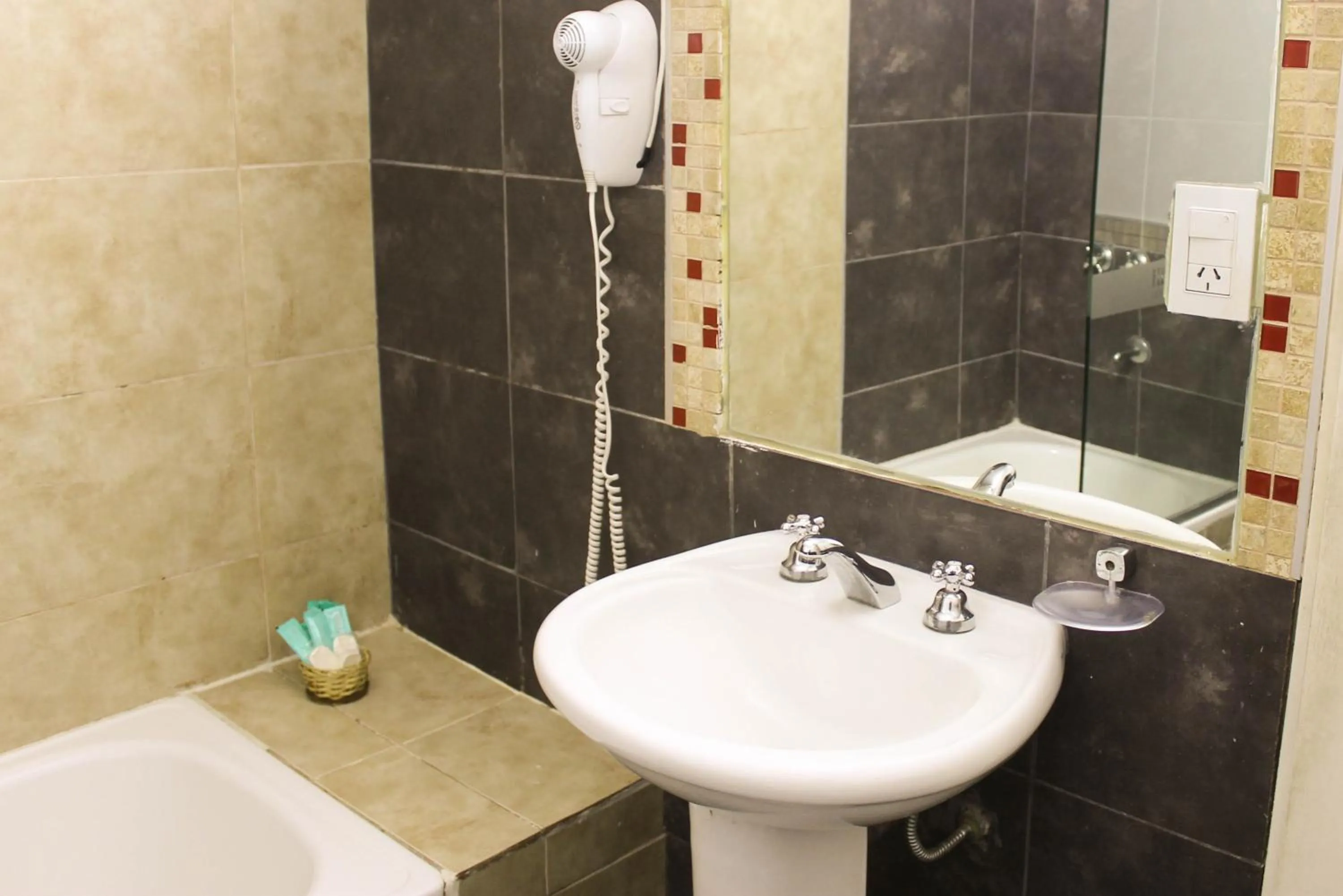 Bathroom in Savannah Cordoba Hotel