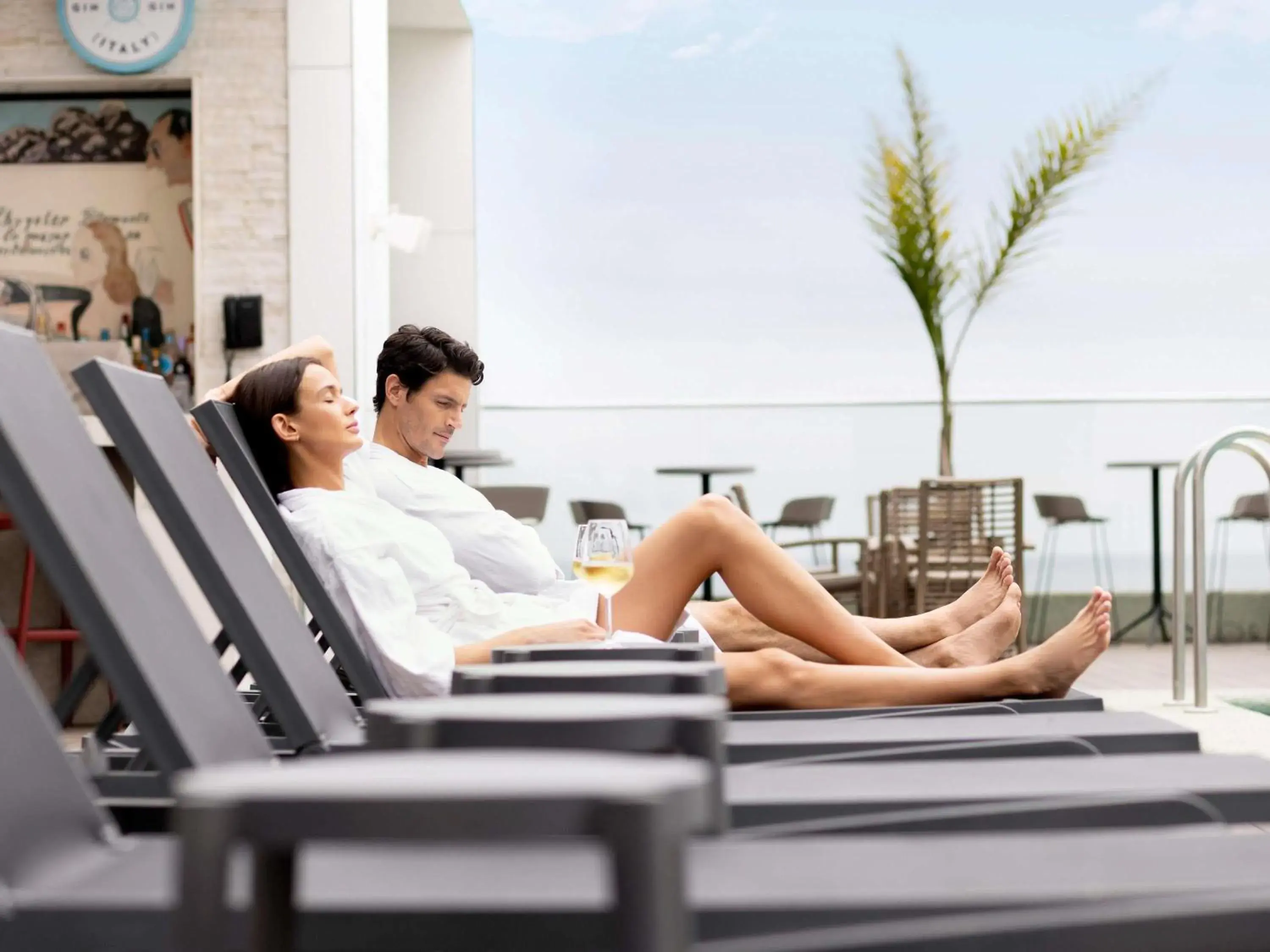 Pool view in Pullman Vina del Mar San Martin Pool view in Pullman Vina del Mar San Martin