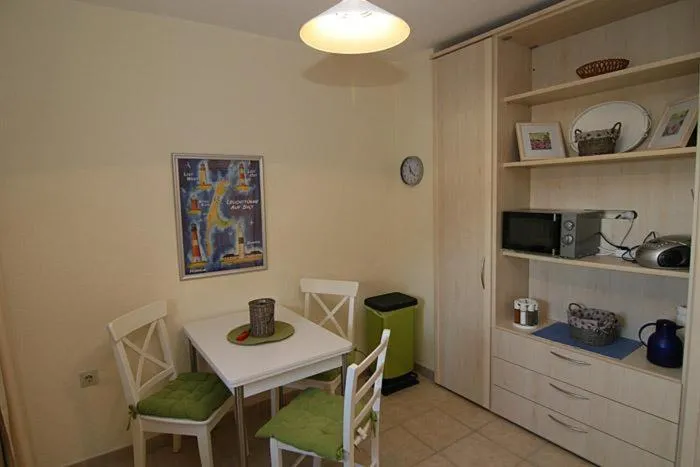 Kitchen or kitchenette in Haus Möwe Wohnung Gonnermann