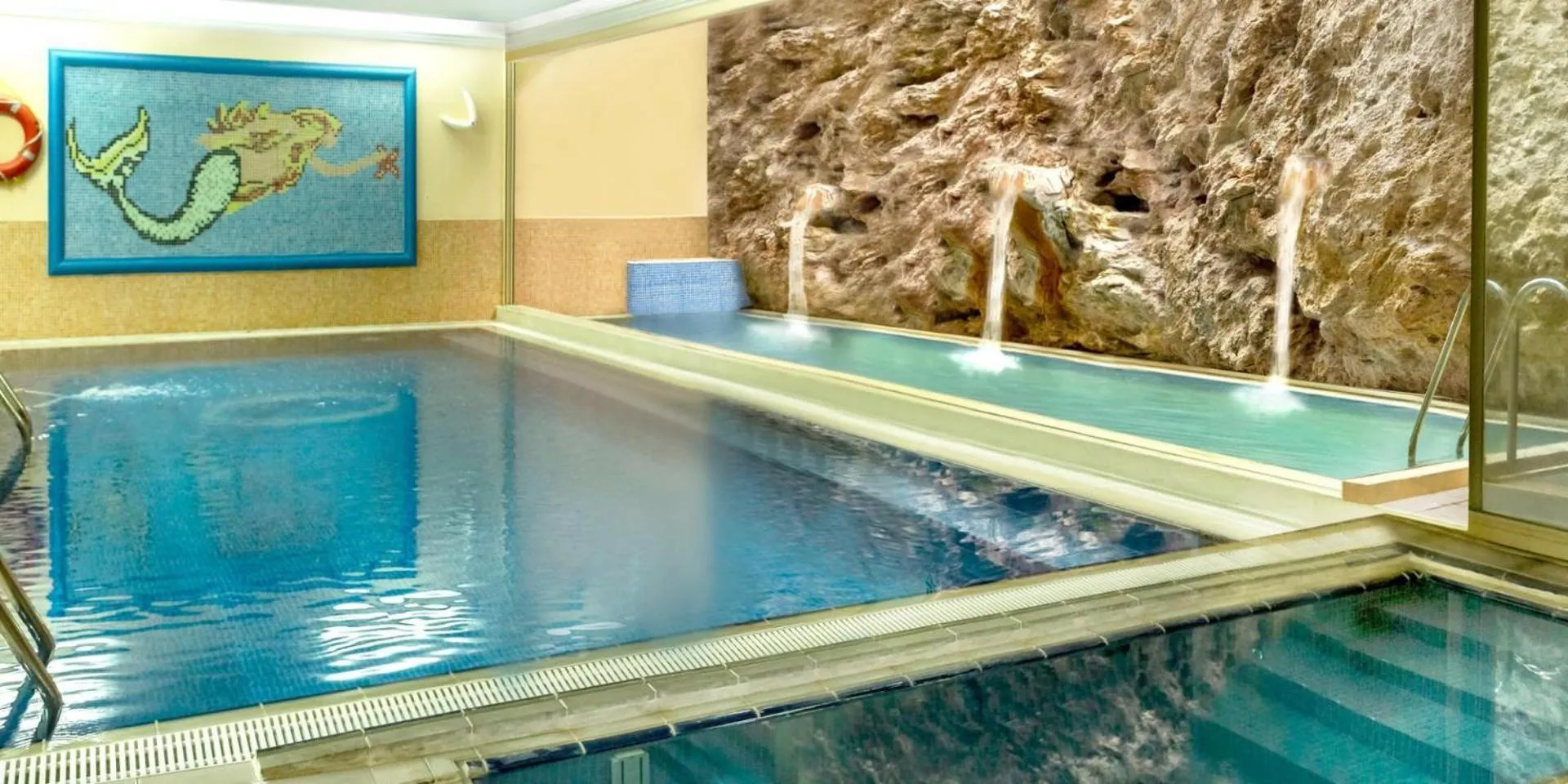 Swimming pool in Hotel Kırcı Termal & Spa