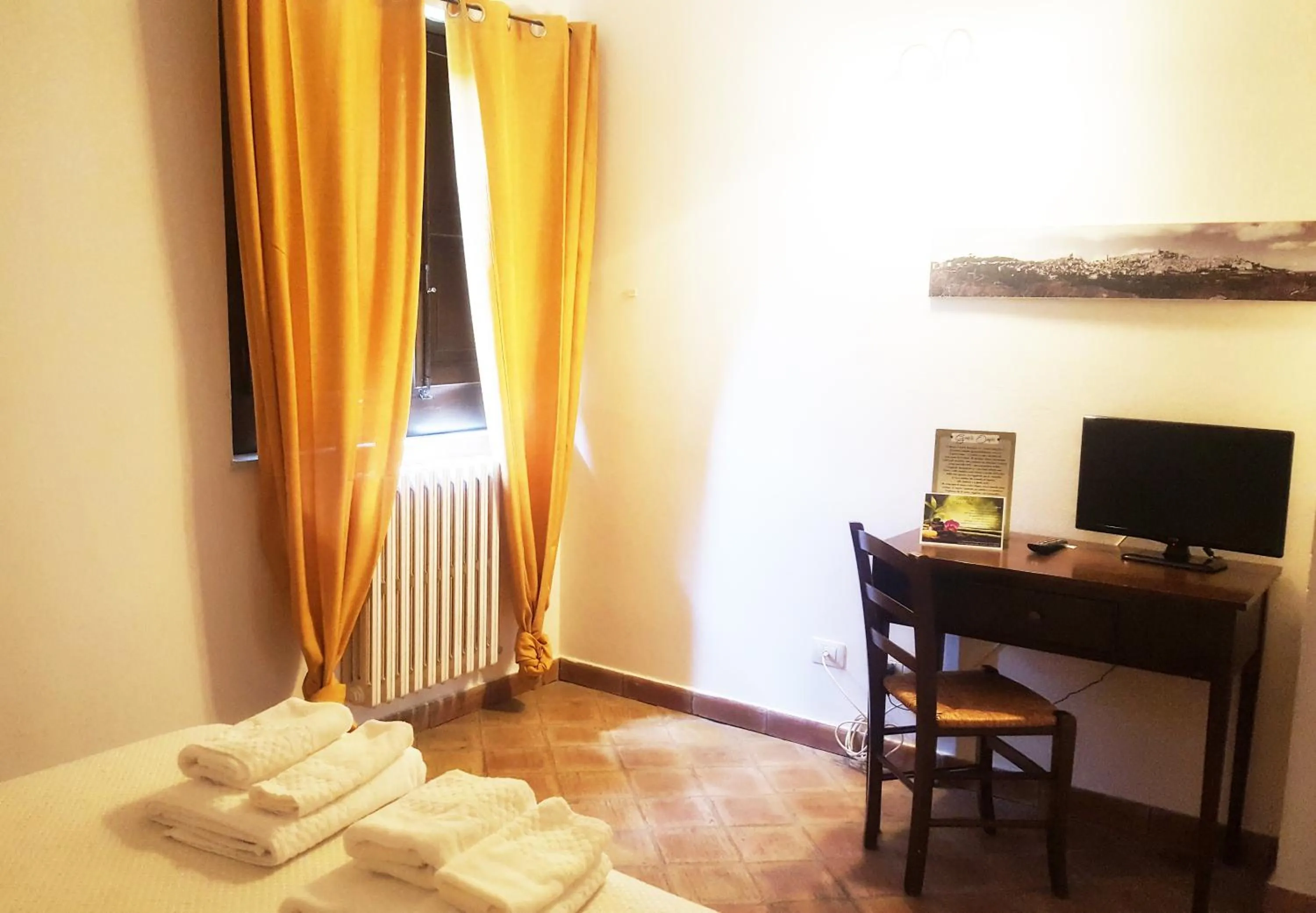 TV and multimedia, Bed in Il Casale Delle Rose