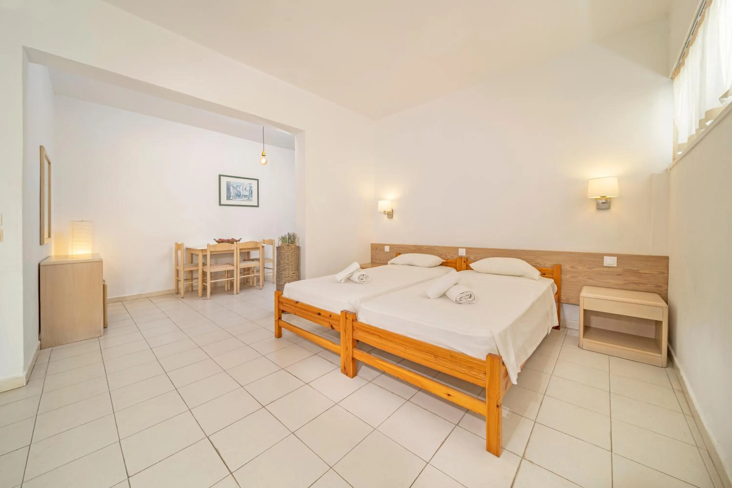 Bedroom in Blue Roses