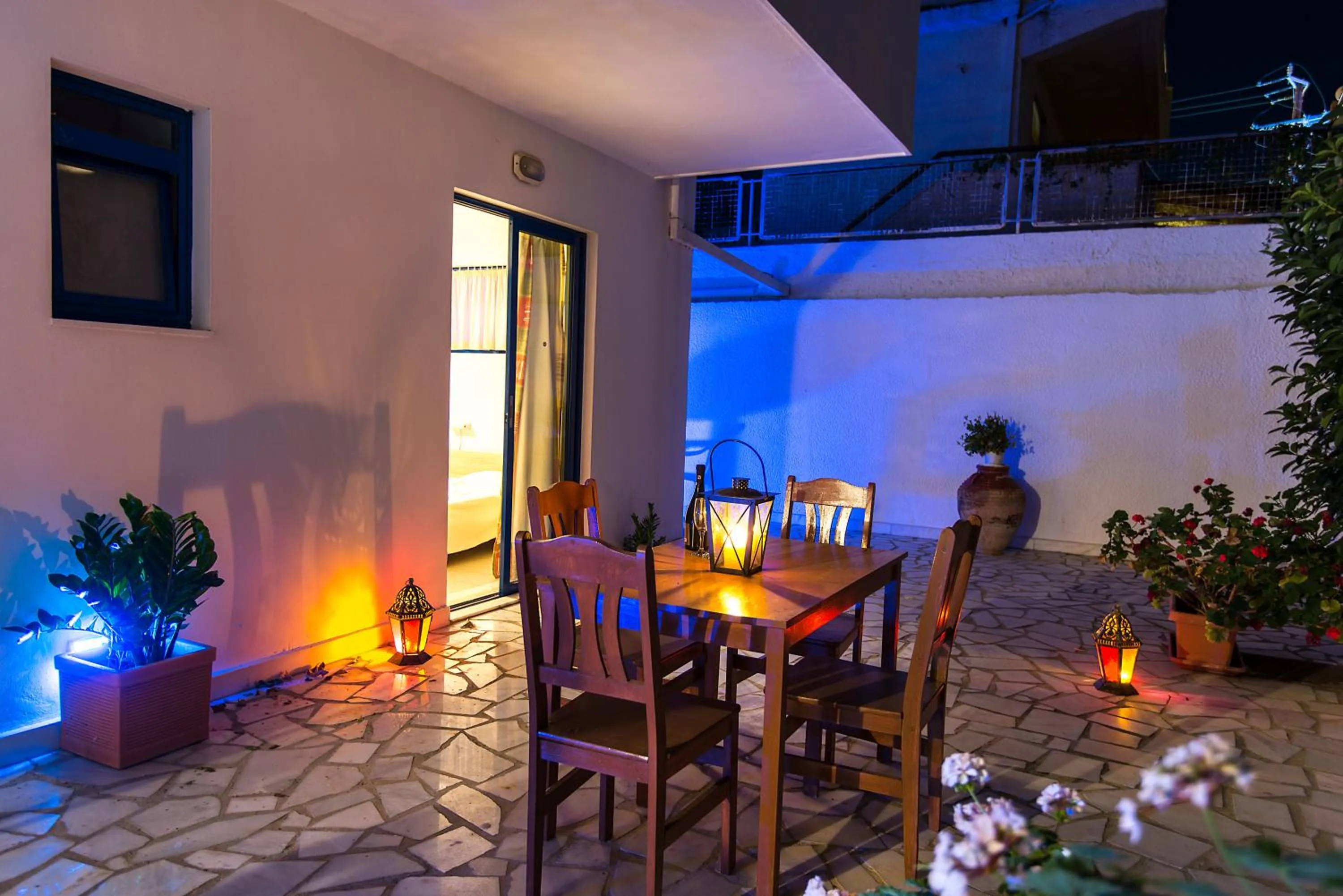 Balcony/Terrace in Blue Roses