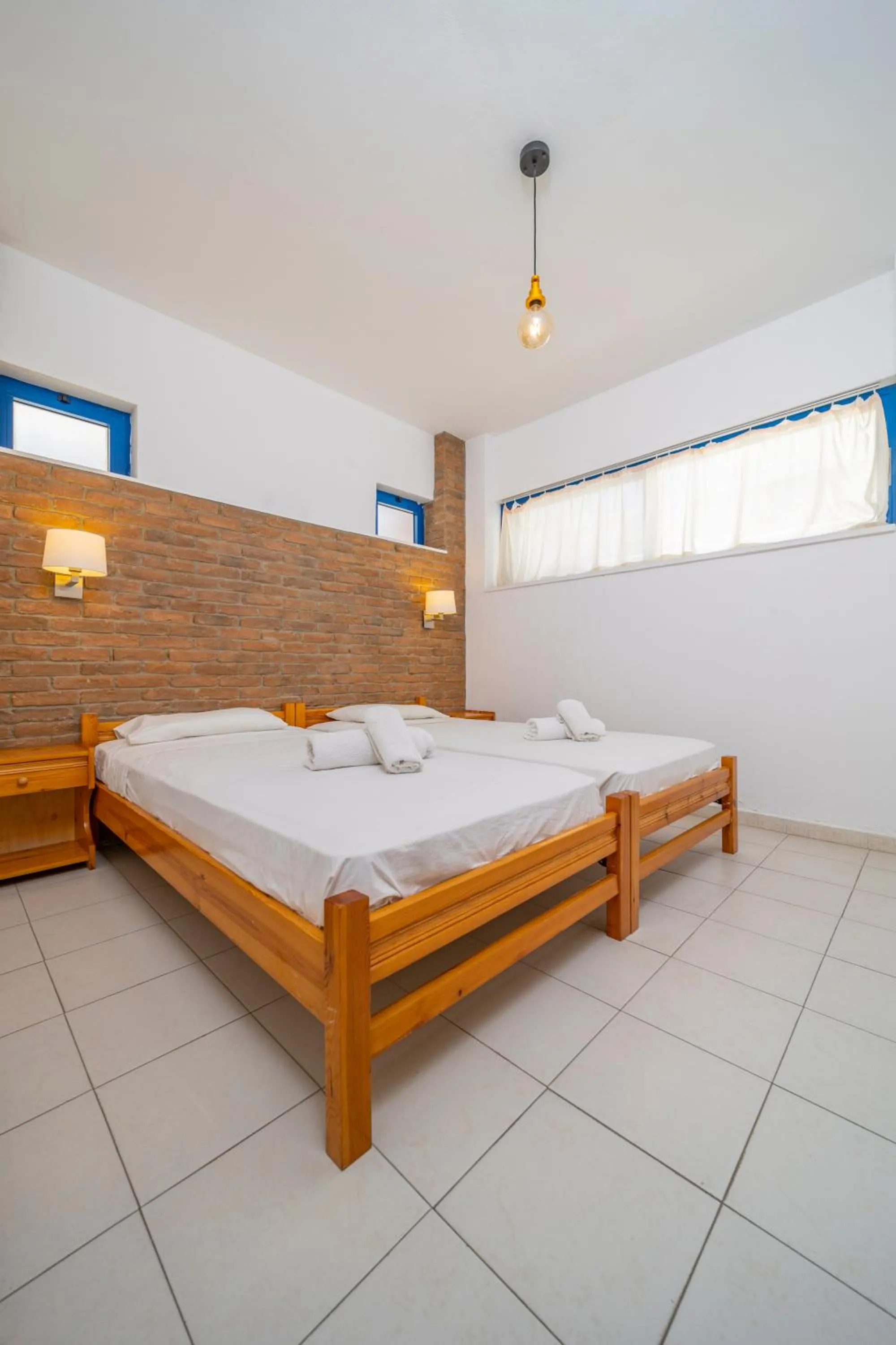 Bedroom in Blue Roses