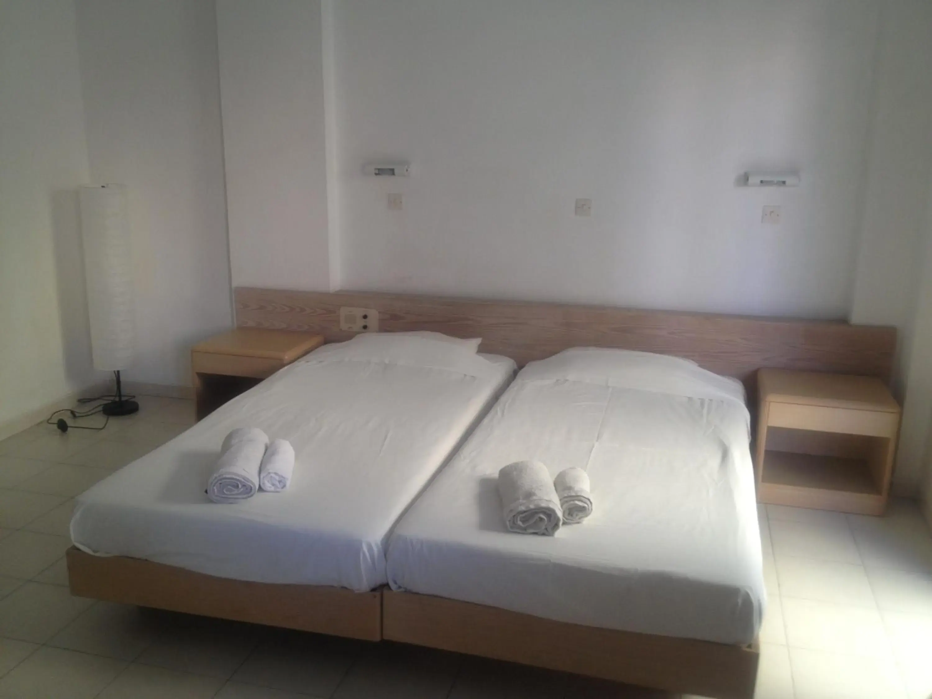 Bed in Blue Roses Bed in Blue Roses