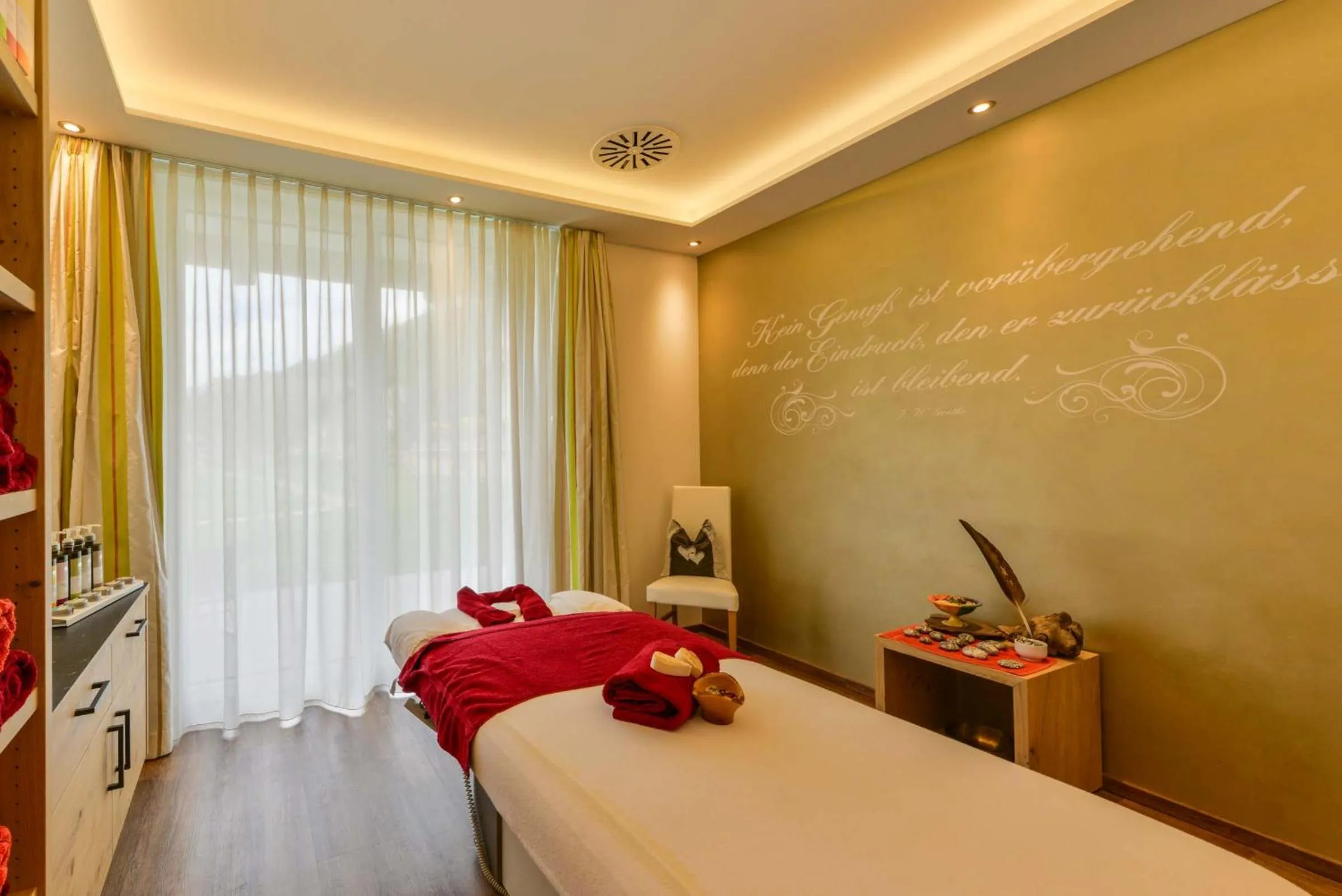 Bed in Oberlechtaler Hof Boutique Hotel