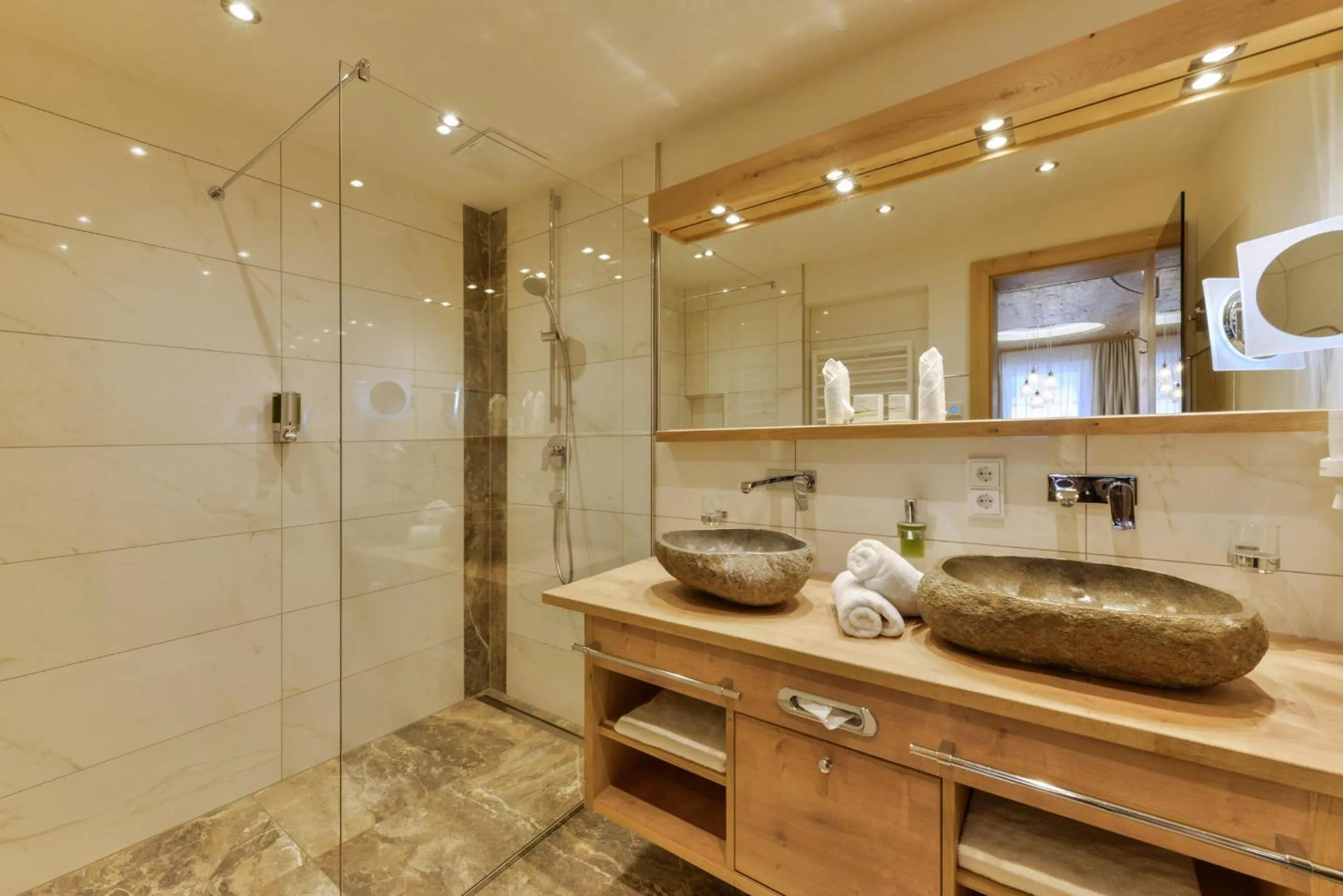 Shower in Oberlechtaler Hof Boutique Hotel