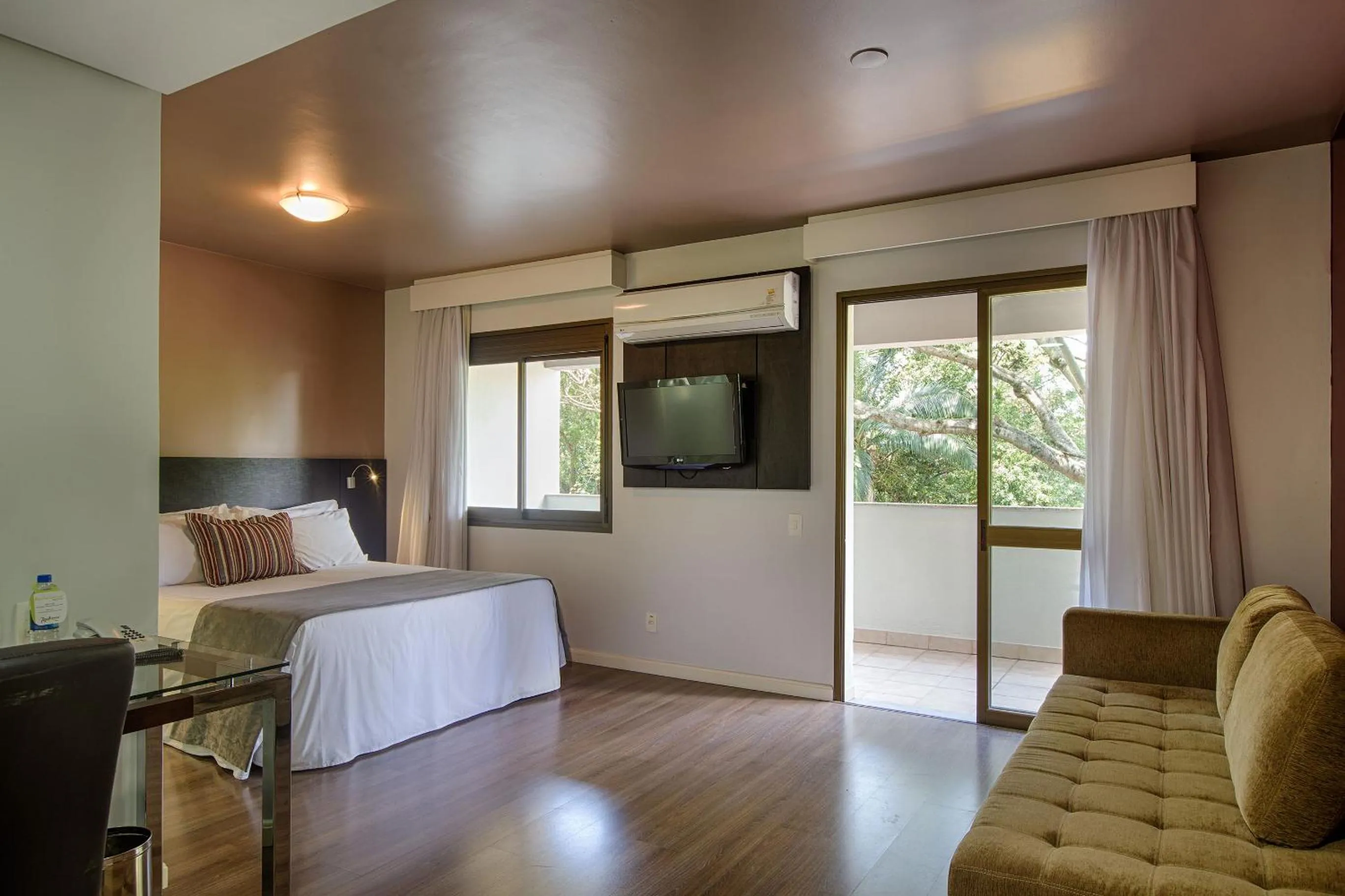 Bedroom, Bed in ArtHotel Transamerica Collection