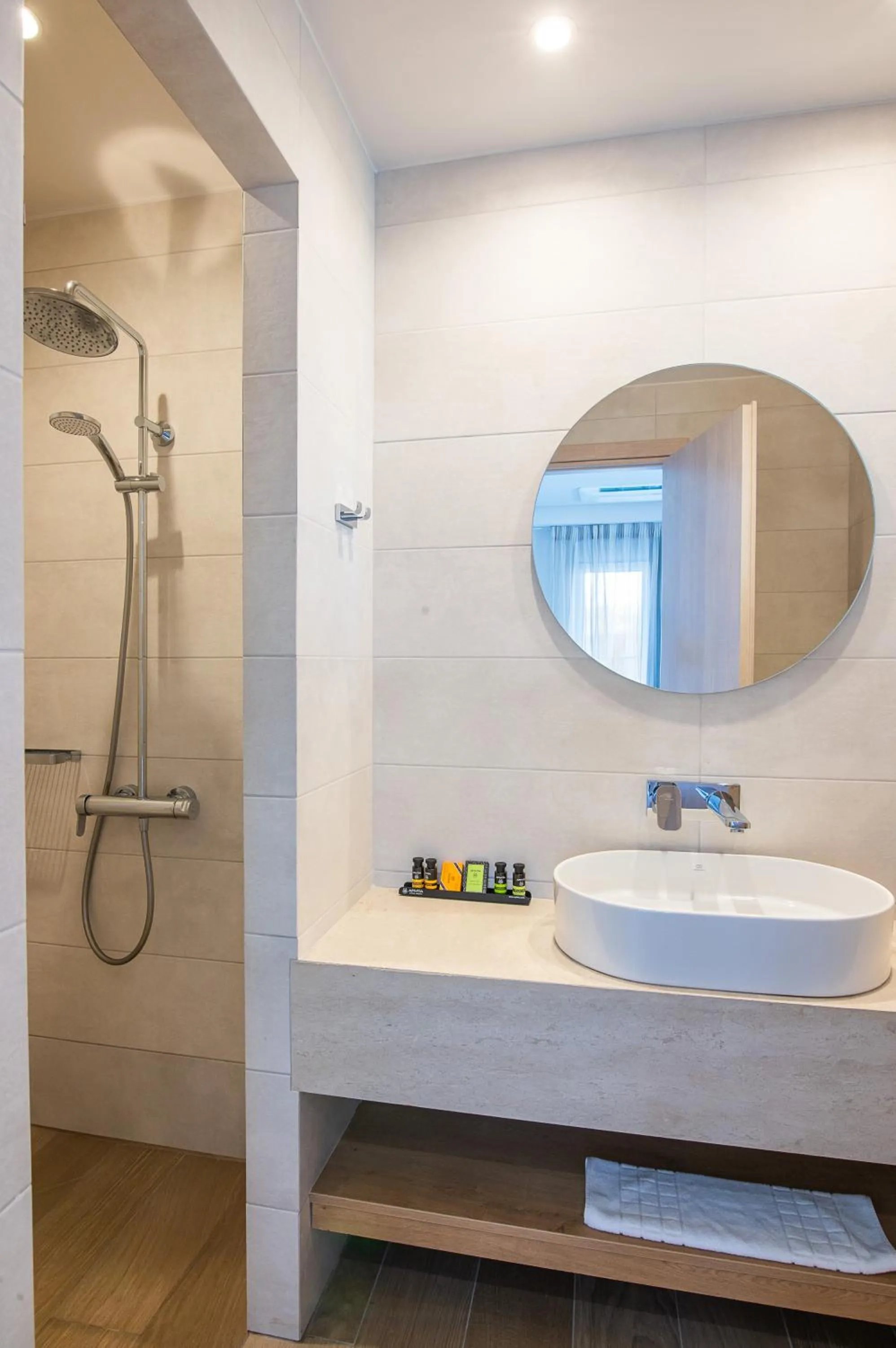 Bathroom in Almiriki Chios Rooms & Apartments