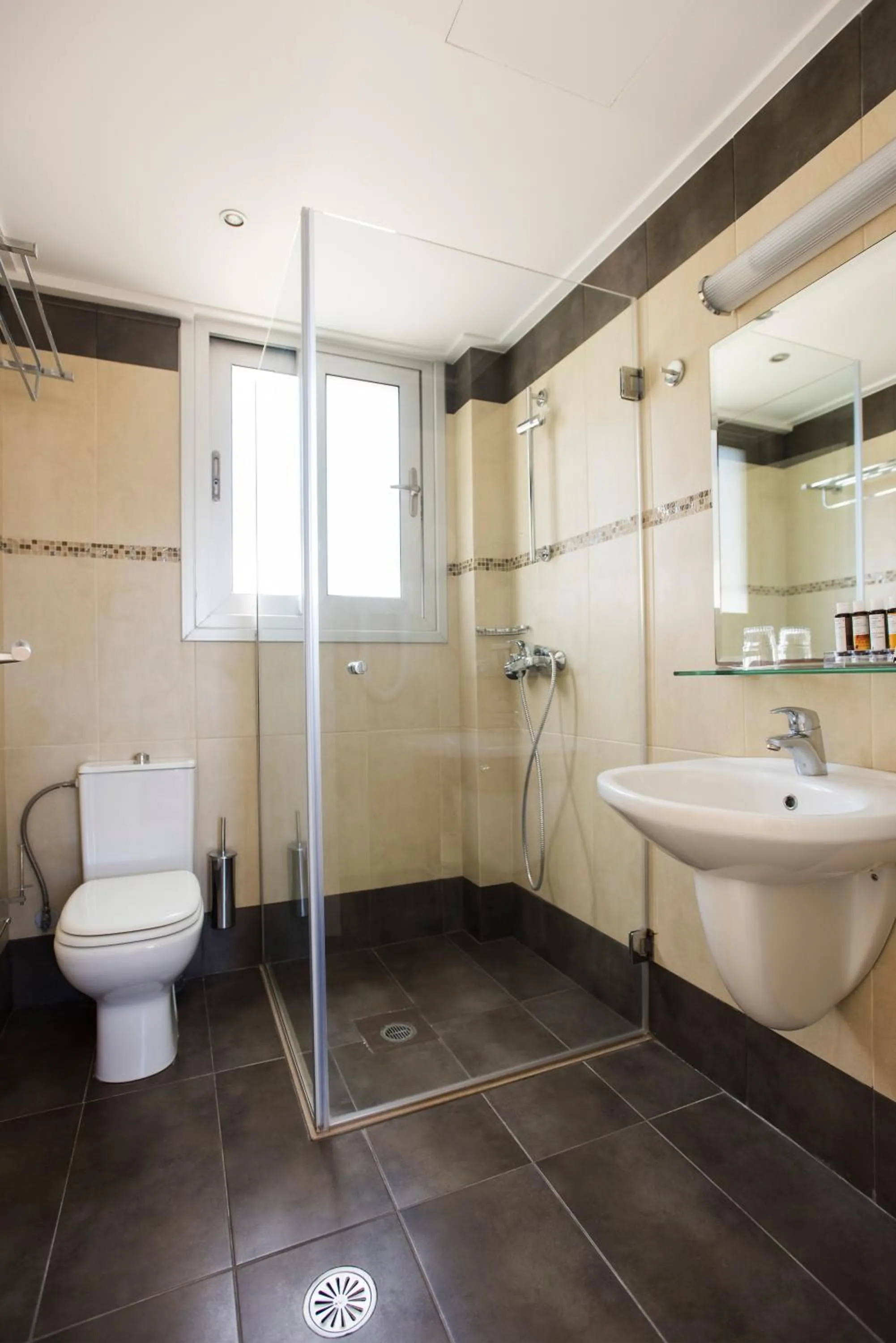 Shower in Almiriki Chios Rooms & Apartments