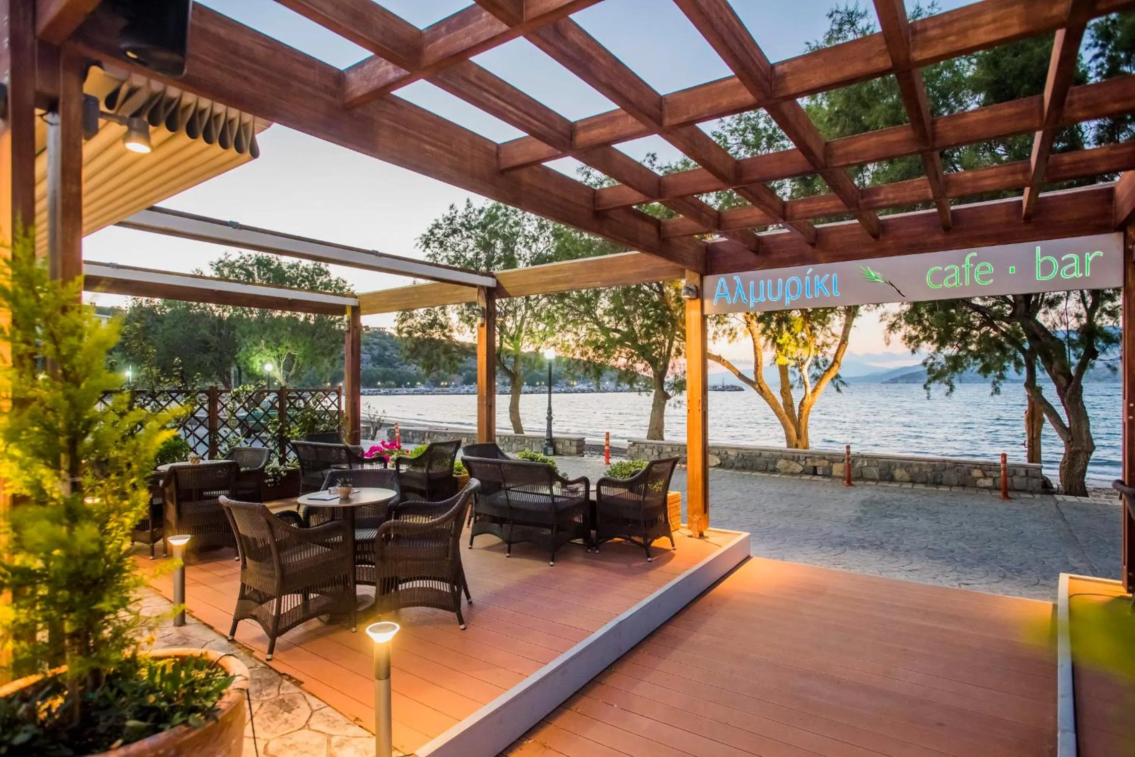 Lounge or bar in Almiriki Chios Rooms & Apartments