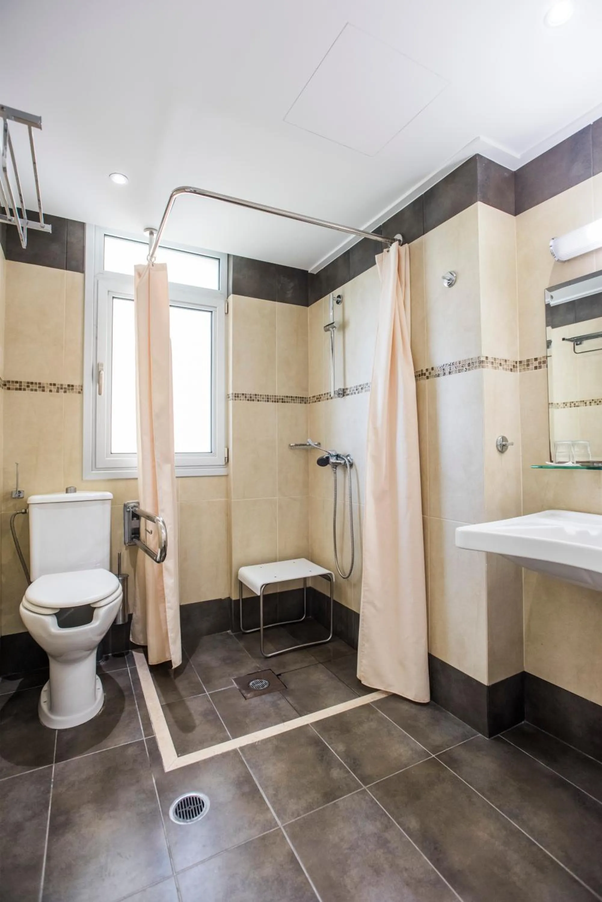 Shower in Almiriki Chios Rooms & Apartments