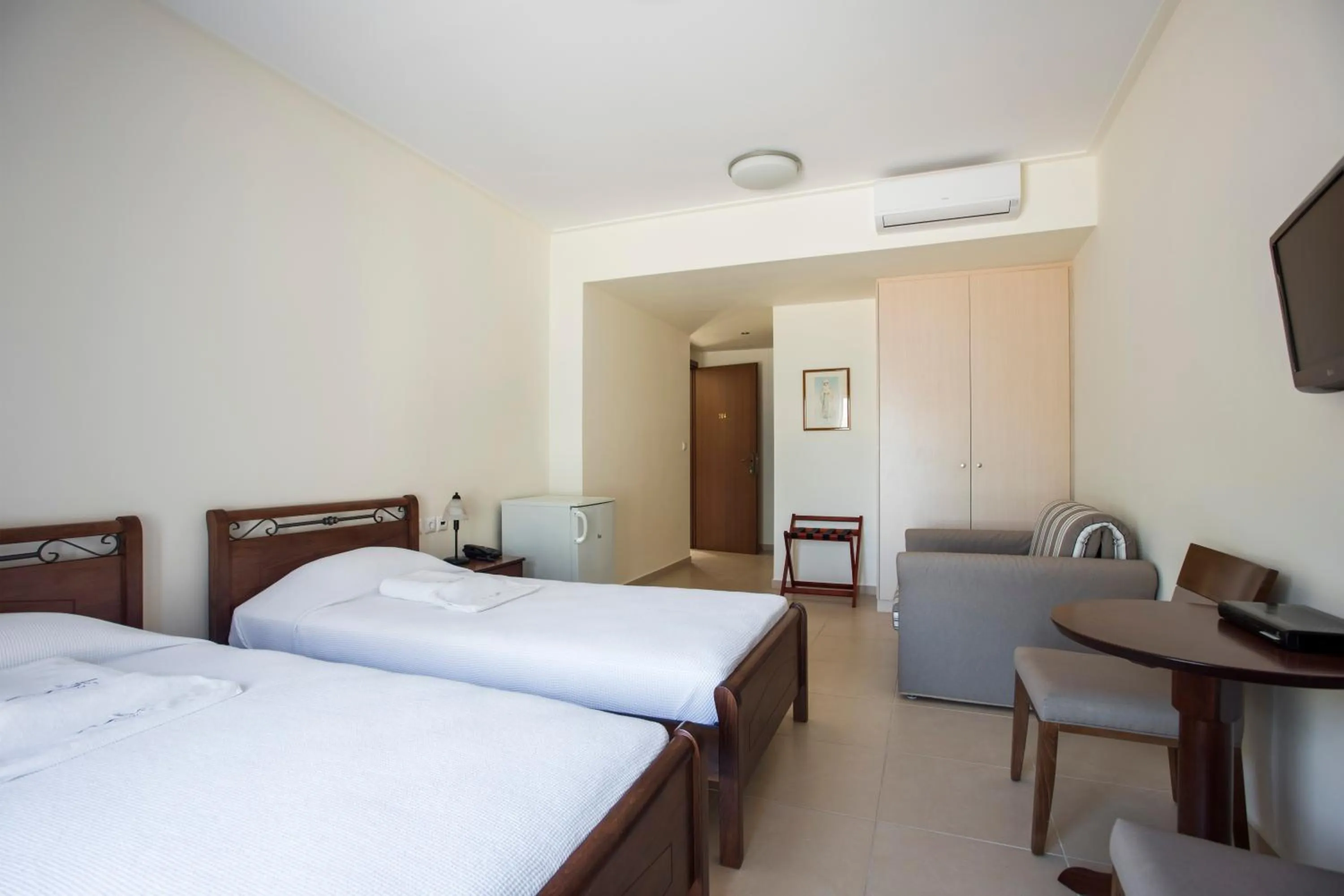 Bed in Almiriki Chios Rooms & Apartments