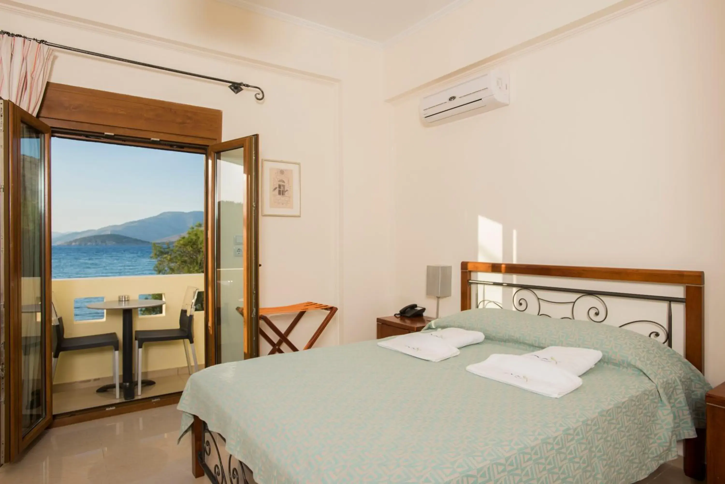 Standard Room with Sea View in Almiriki Chios Rooms & Apartments Standard Room with Sea View in Almiriki Chios Rooms & Apartments