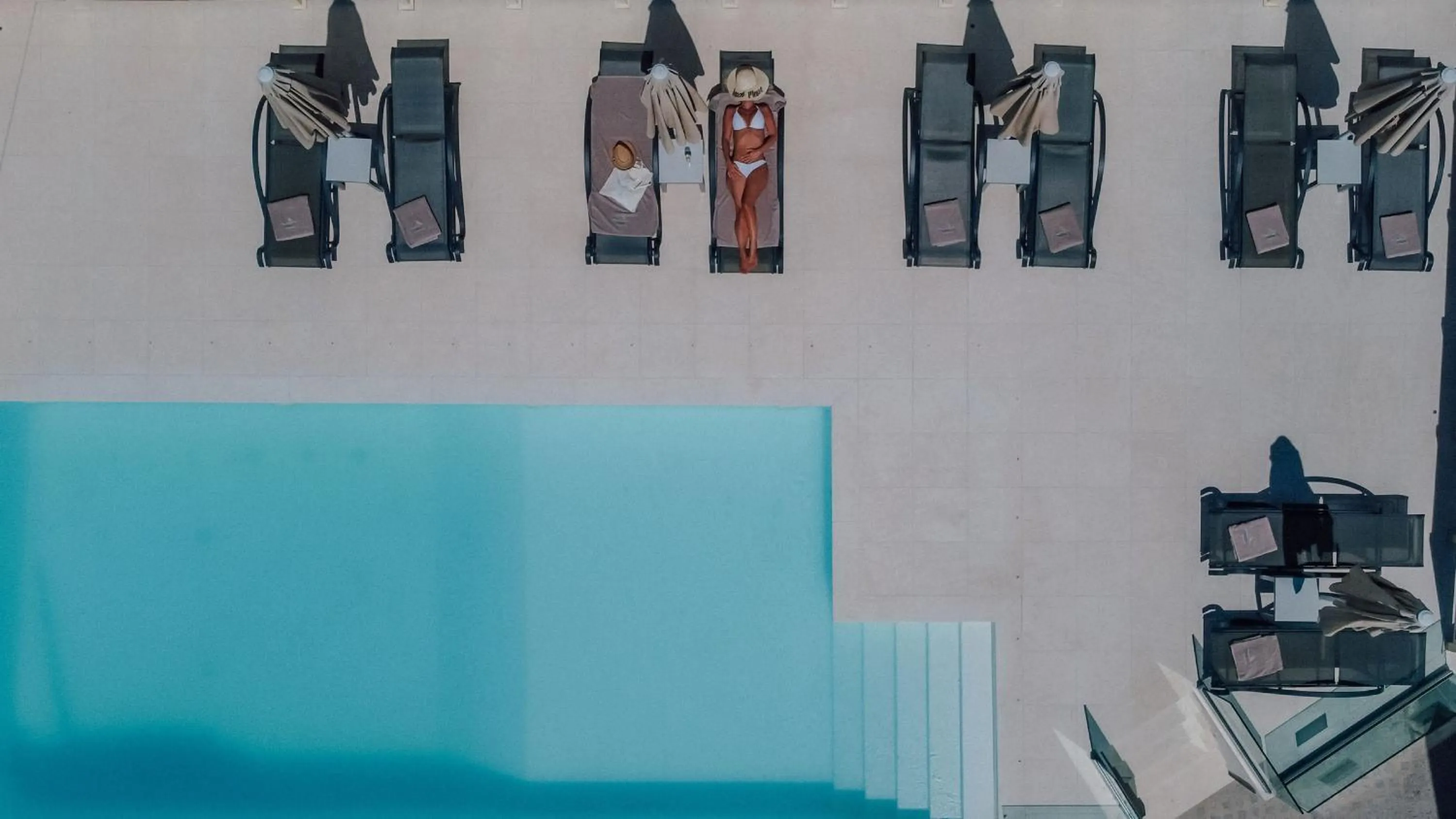 Swimming pool in Almiriki Chios Rooms & Apartments