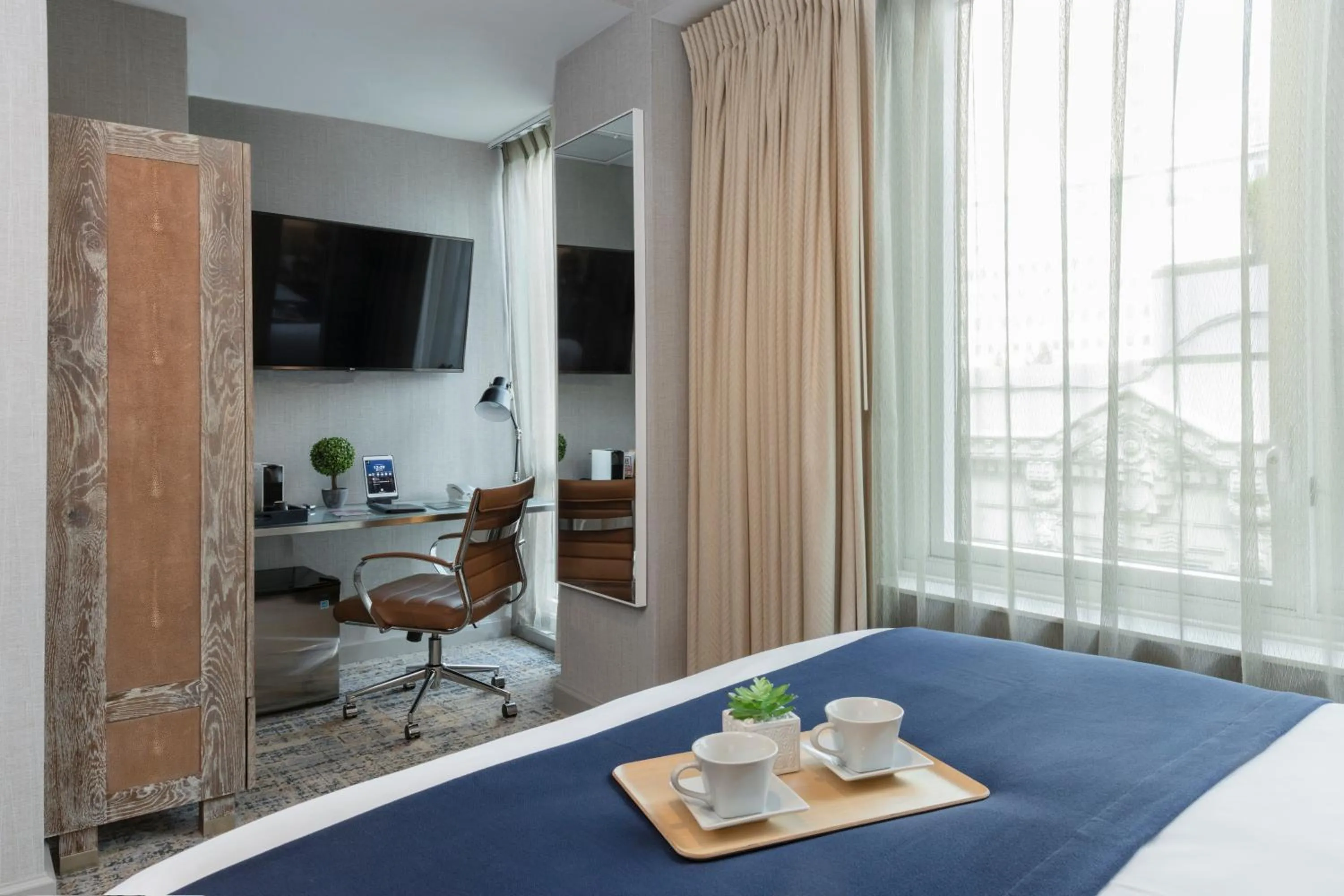 Bedroom, Bed in Artezen Hotel