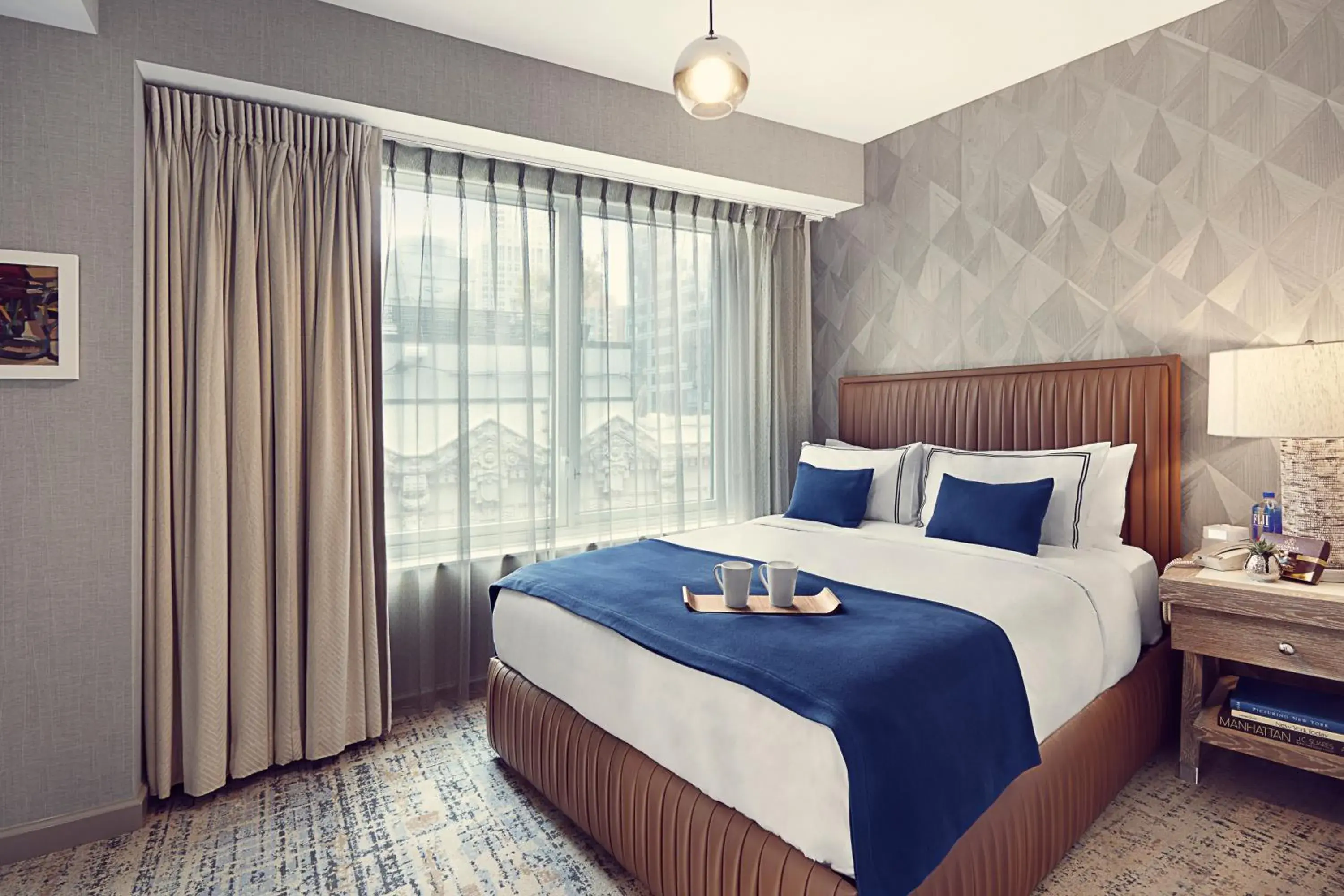 Petite Queen Room in Artezen Hotel Petite Queen Room in Artezen Hotel