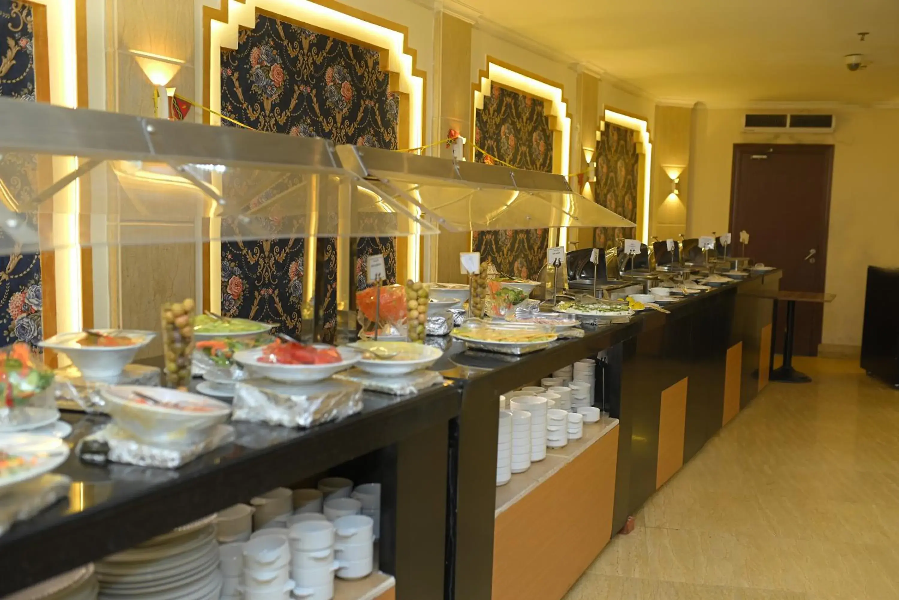 Restaurant/places to eat in Cleopatra Hotel Restaurant/places to eat in Cleopatra Hotel