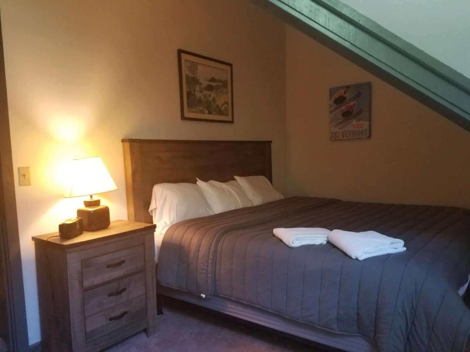 Bed in Ski in/out Spruce Glen Townhomes on Great Eastern Trail