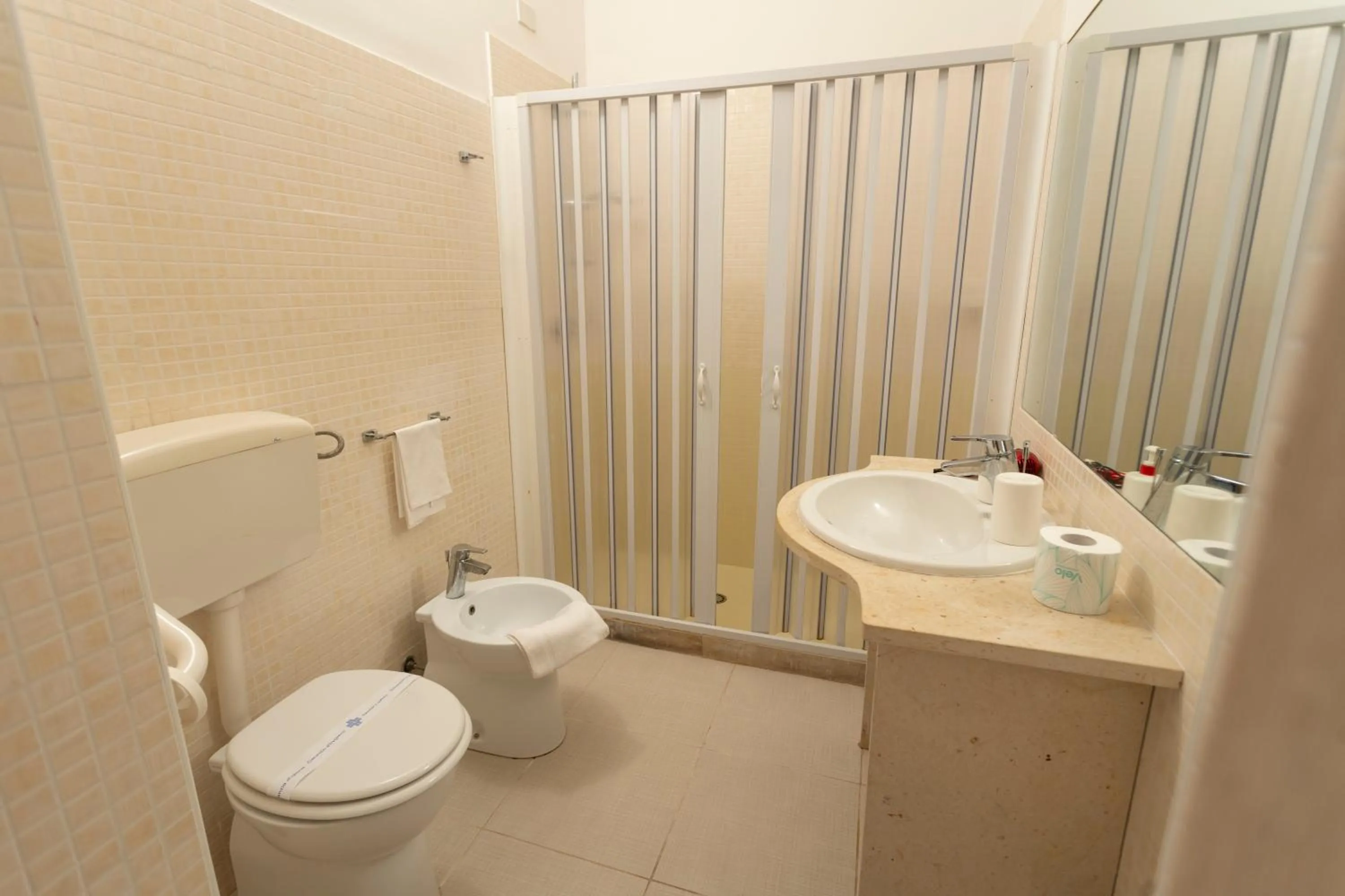 Shower in Hotel Baia Del Sole